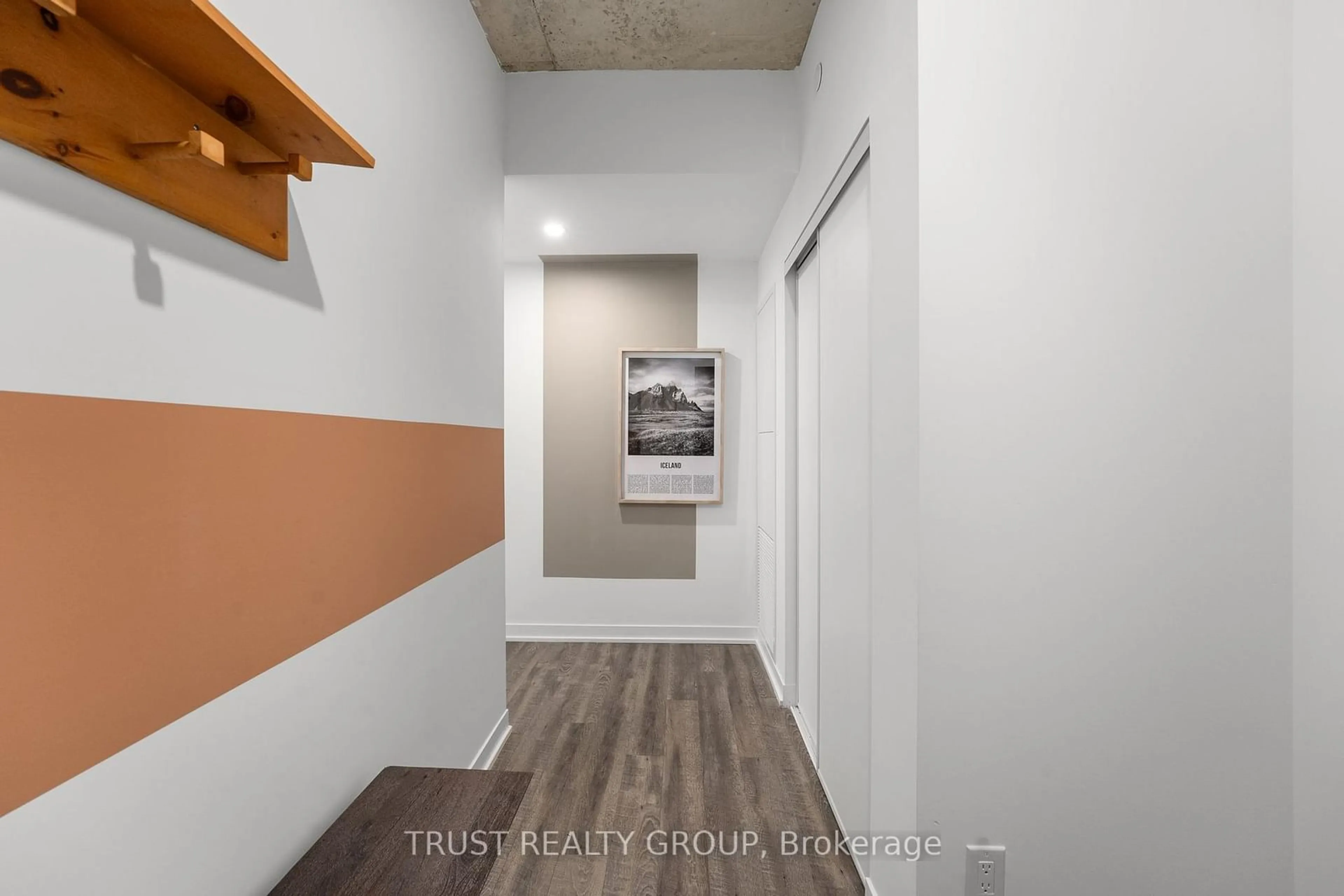 Indoor entryway for 1808 St. Clair Ave #911, Toronto Ontario M6N 0C1