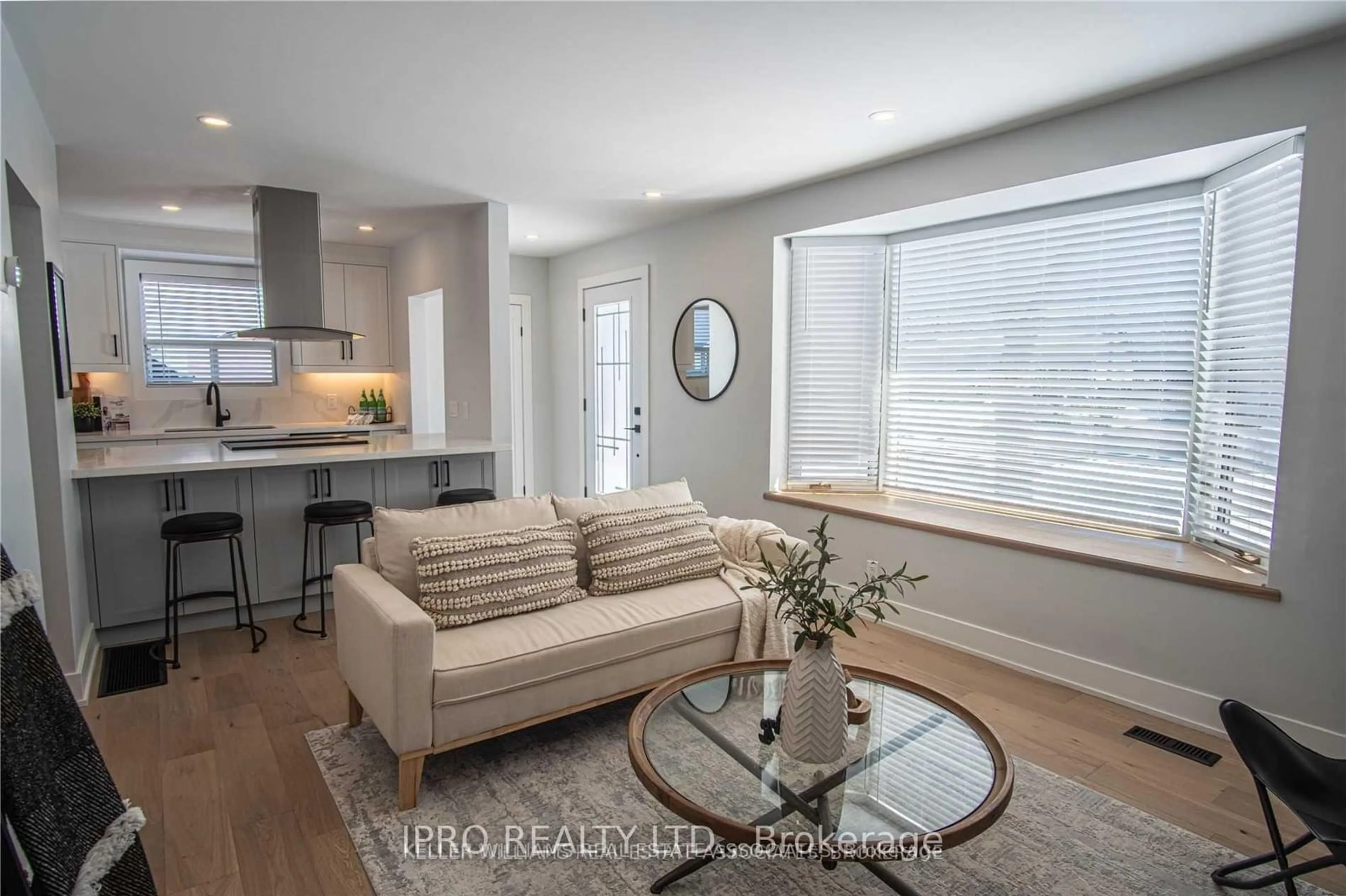 Living room with furniture, wood/laminate floor for 289 Elmwood Cres, Milton Ontario L9T 1C3