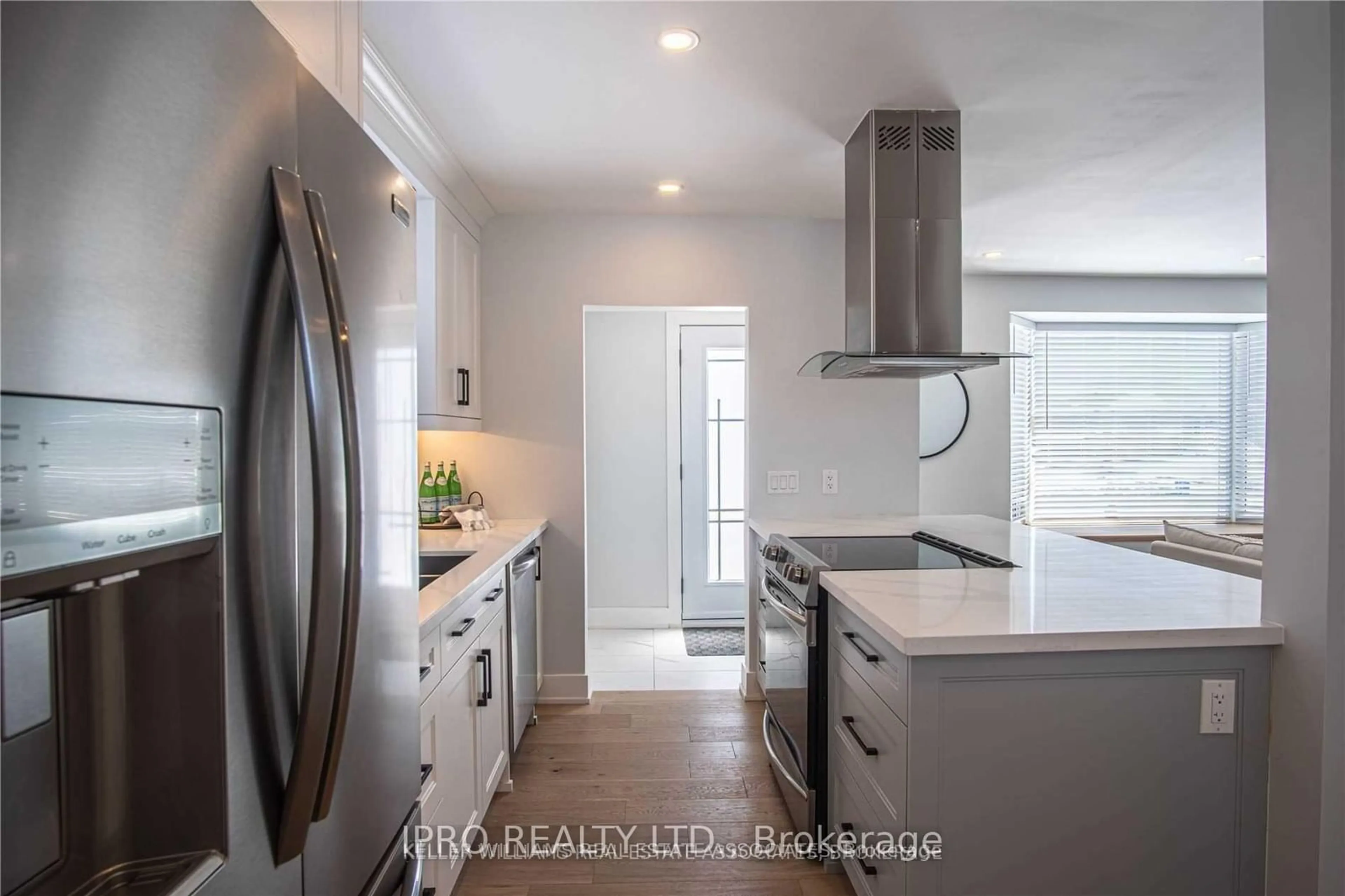 Contemporary kitchen, unknown for 289 Elmwood Cres, Milton Ontario L9T 1C3