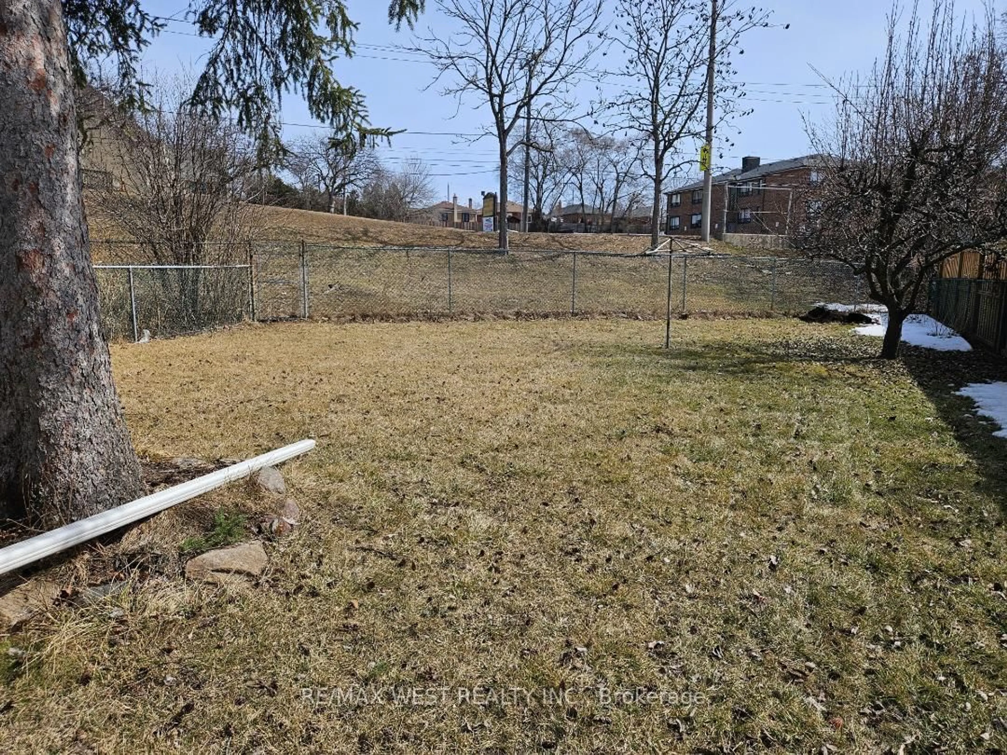 A pic from outside/outdoor area/front of a property/back of a property/a pic from drone, unknown for 49 Neames Cres, Toronto Ontario M3L 1K8