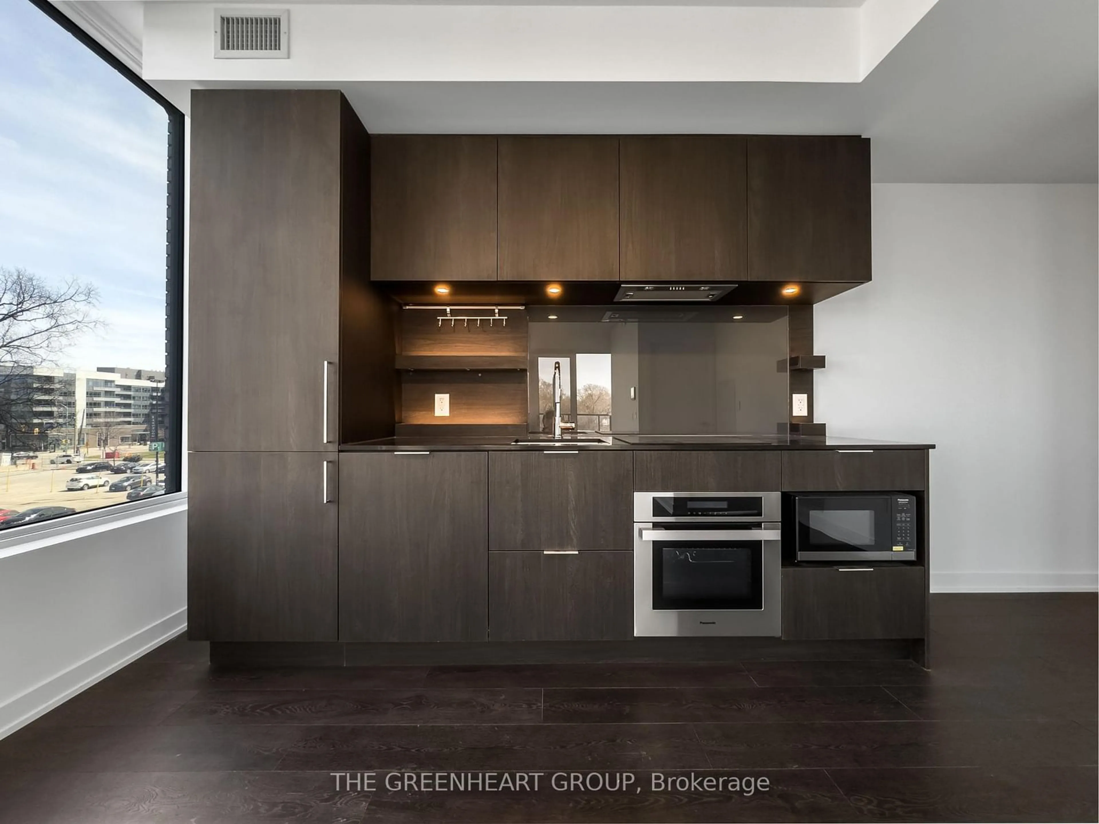 Standard kitchen, unknown for 28 Ann St #221, Mississauga Ontario L5G 0E1