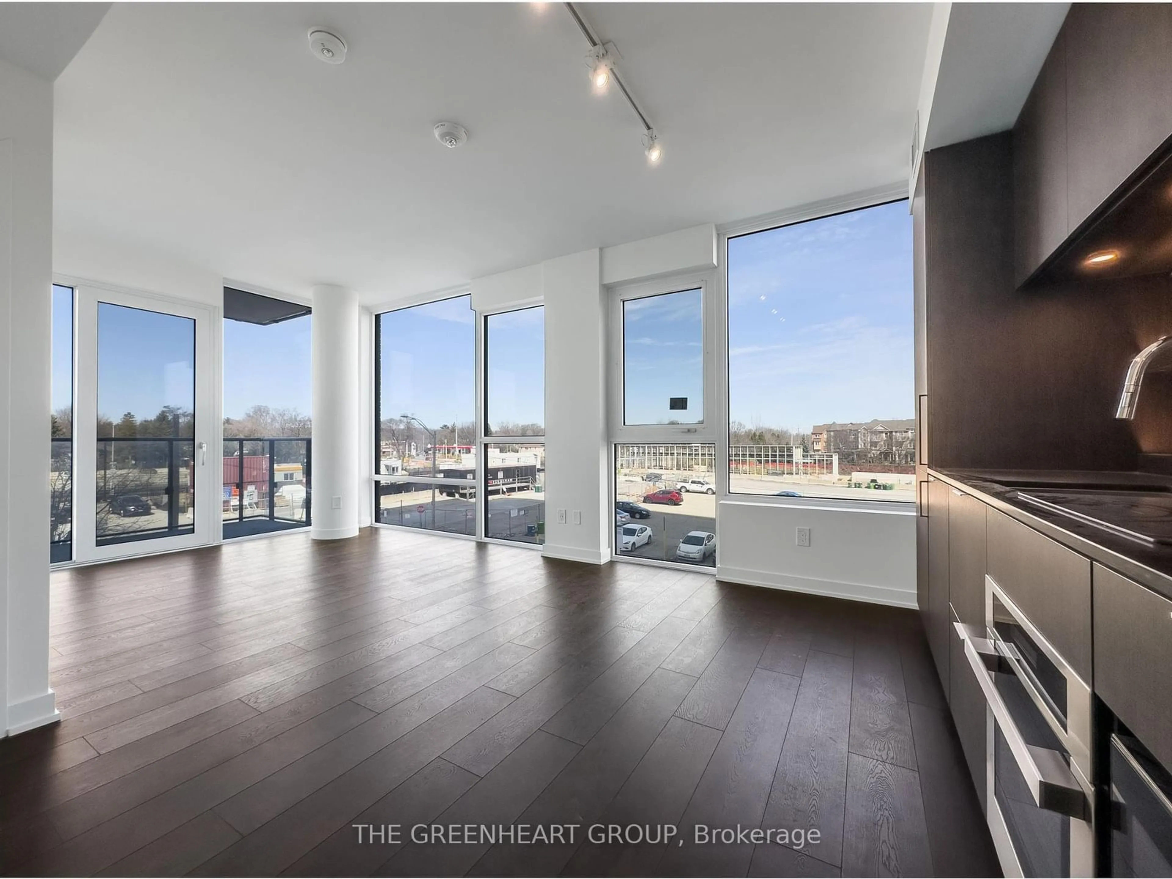 Unknown for 28 Ann St #221, Mississauga Ontario L5G 0E1