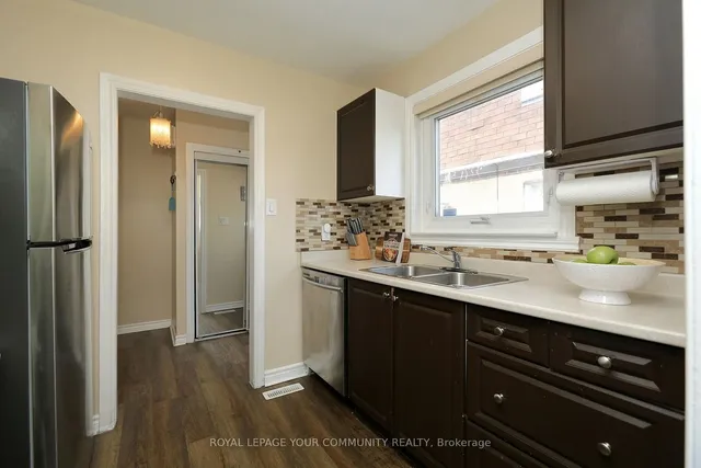 Additional image 18 of 23 Town House Cres