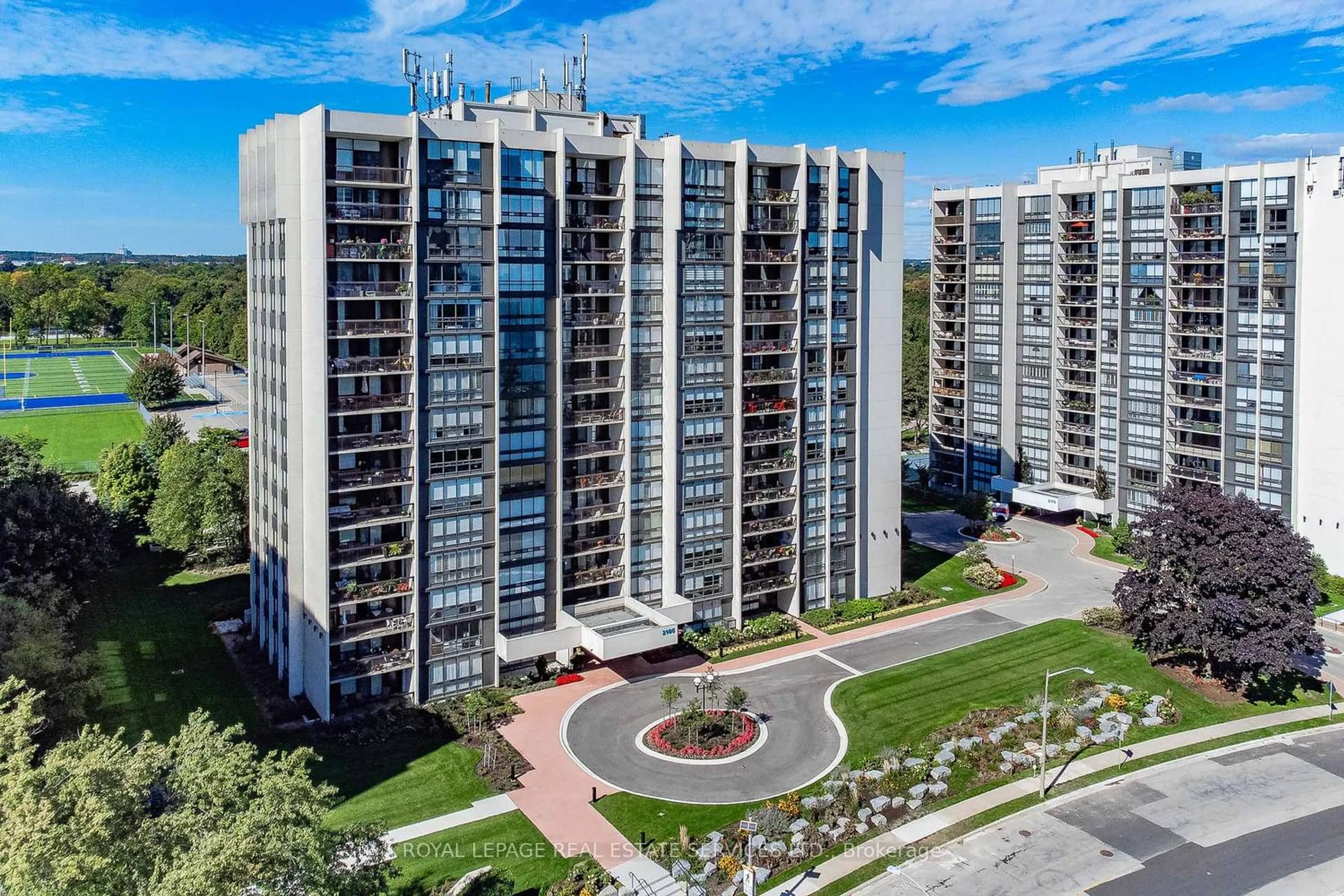 A pic from outside/outdoor area/front of a property/back of a property/a pic from drone, city buildings view from balcony for 2185 Marine Dr #708, Oakville Ontario L6L 5L6