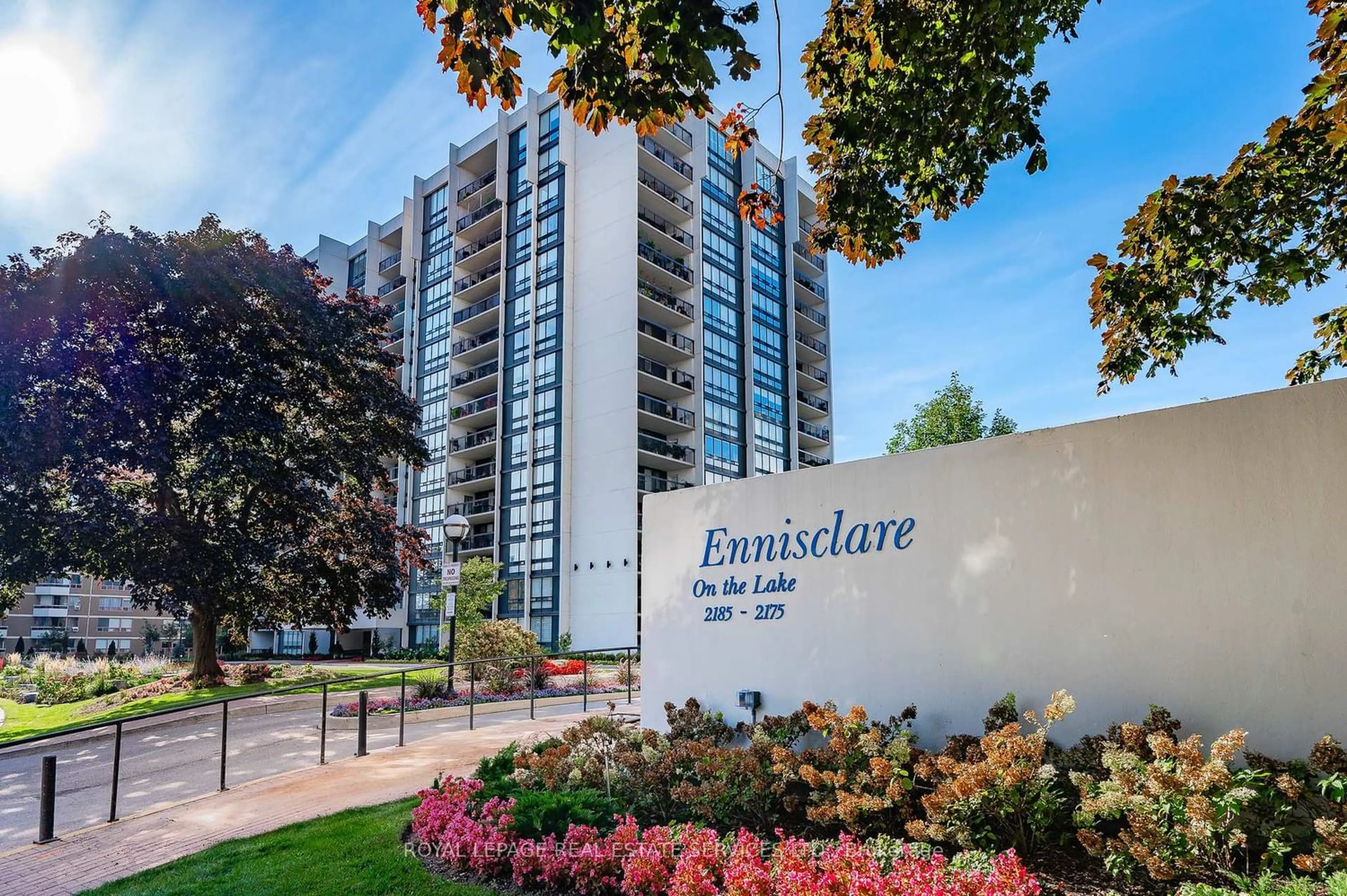 Indoor foyer for 2185 Marine Dr #708, Oakville Ontario L6L 5L6