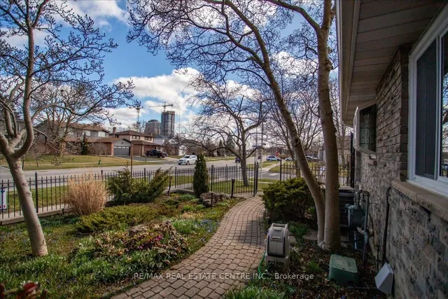 Primary image of 485 Gowland Cres
