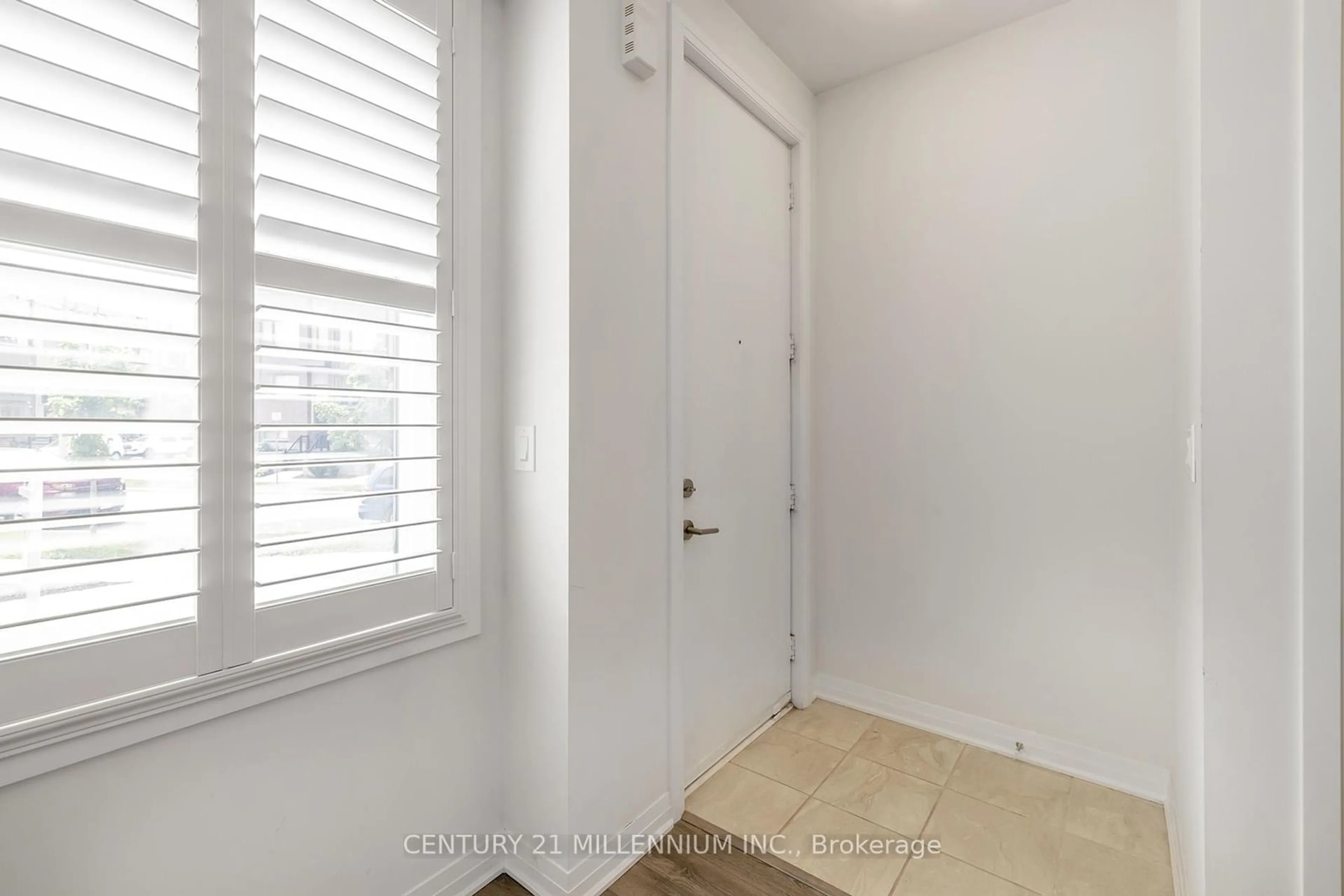 Indoor entryway for 44 Sarah Jackson Cres, Toronto Ontario M3K 0B6