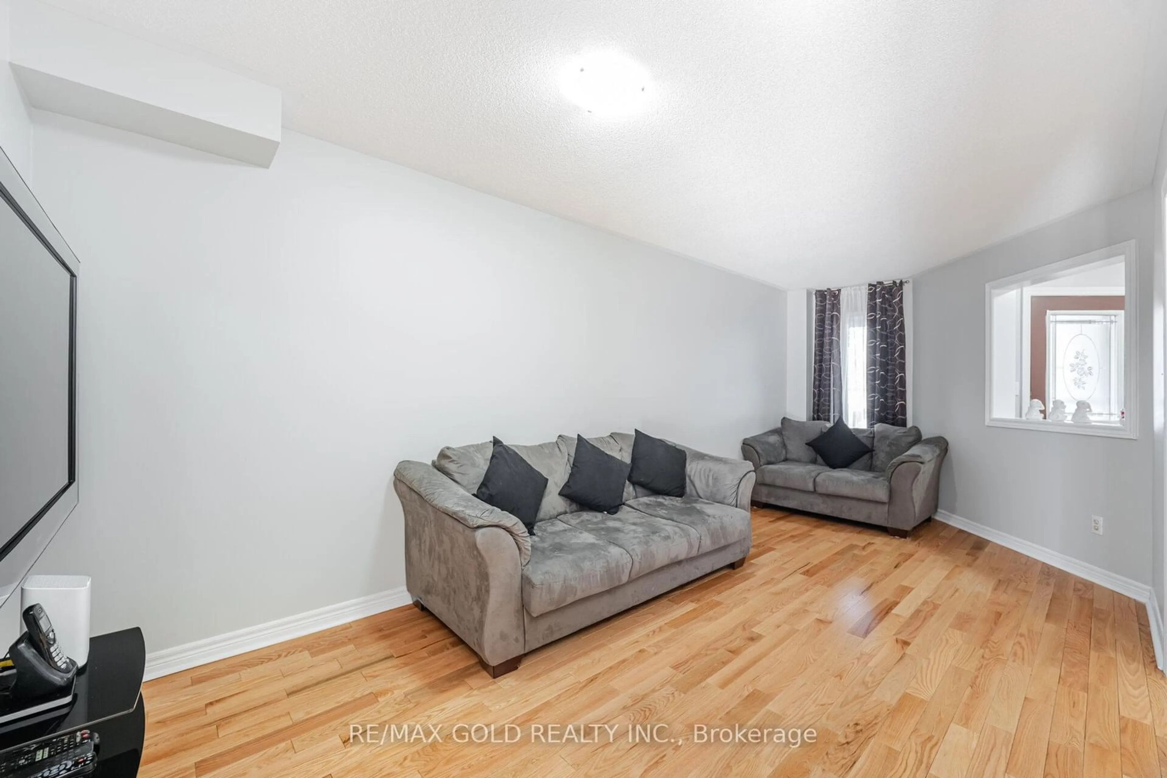 Living room with furniture, unknown for 566 Leatherleaf Dr, Mississauga Ontario L4Z 3Y6
