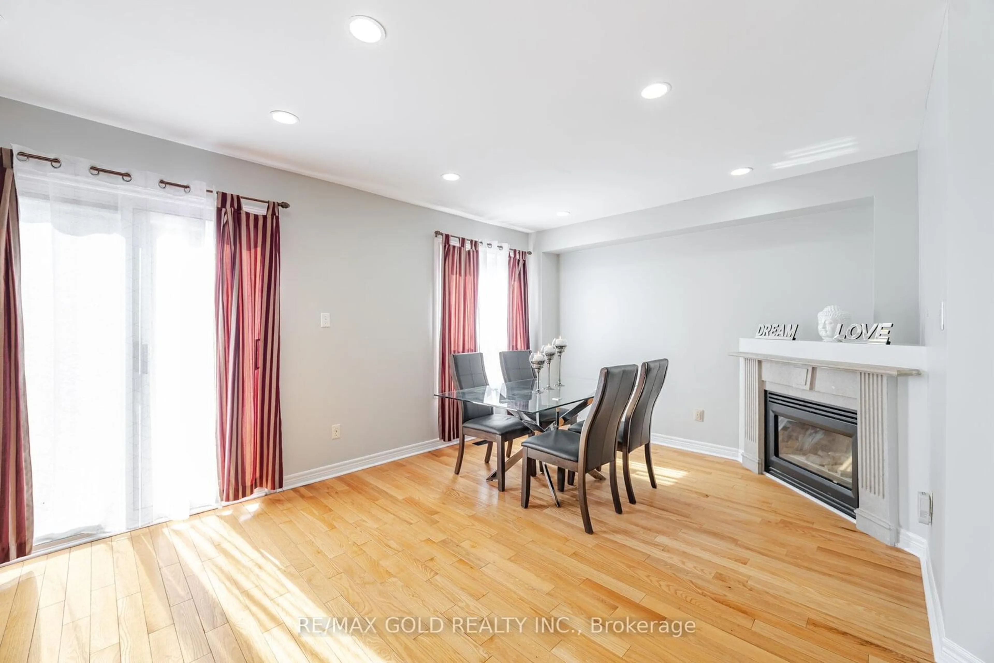 Dining room, wood/laminate floor for 566 Leatherleaf Dr, Mississauga Ontario L4Z 3Y6