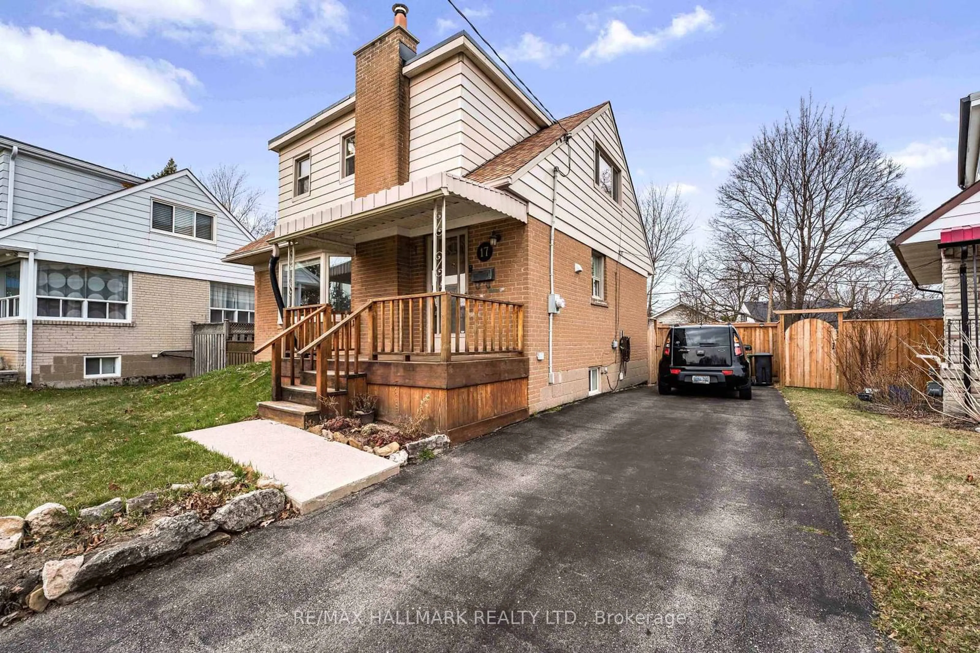 A pic from outside/outdoor area/front of a property/back of a property/a pic from drone, street for 17 Tofield Cres, Toronto Ontario M9W 2B8