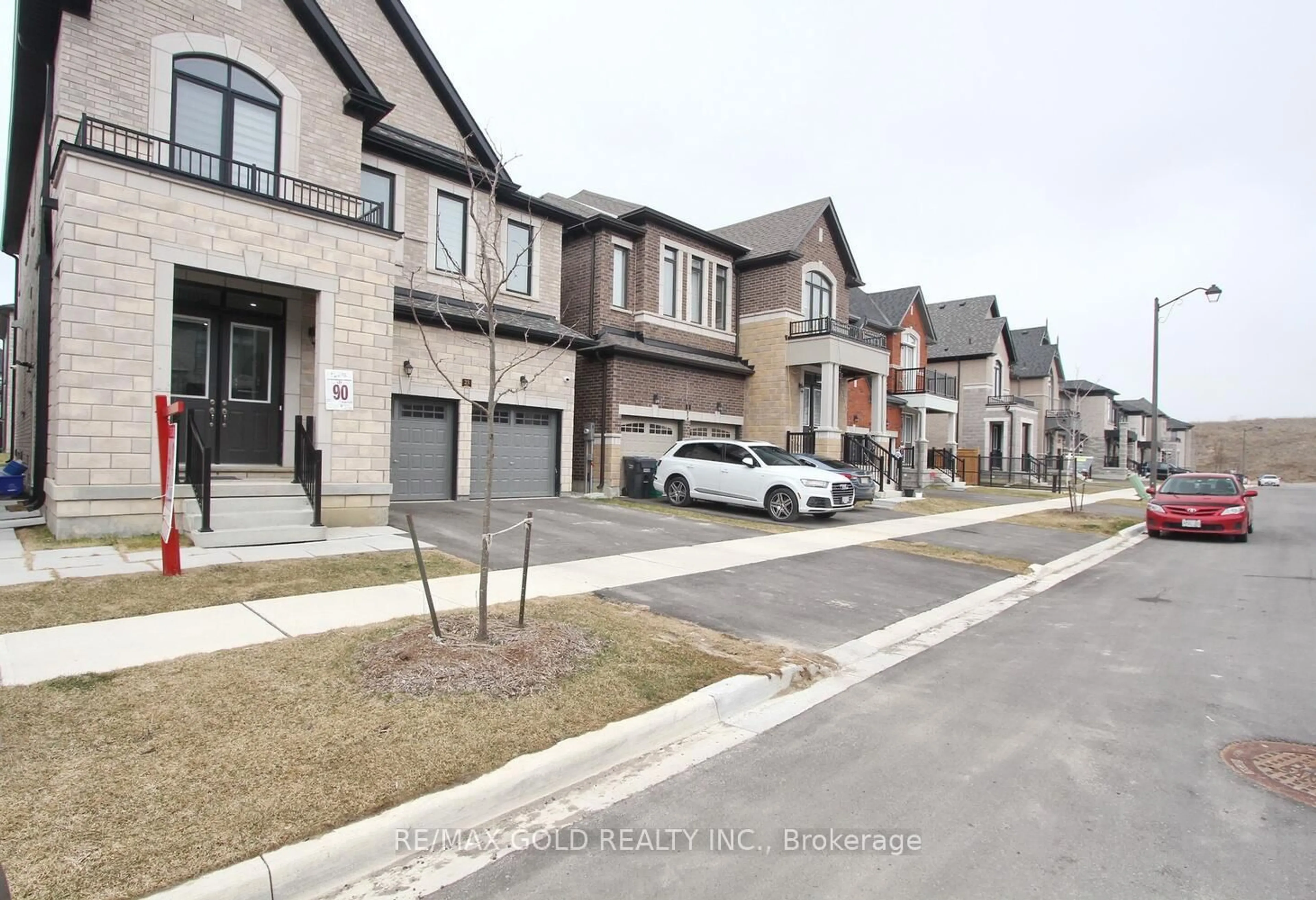 A pic from outside/outdoor area/front of a property/back of a property/a pic from drone, street for 23 Gatherwood Terr, Caledon Ontario L7C 1Z9