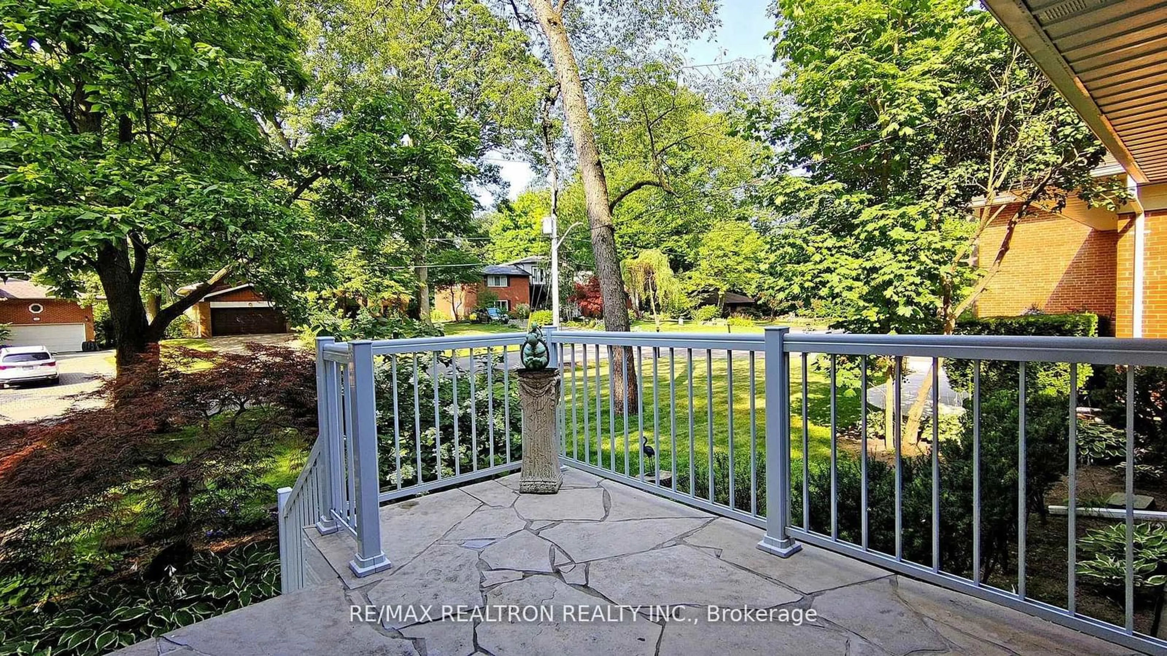 Patio, water/lake/river/ocean view for 3211 Credit Heights Dr, Mississauga Ontario L5C 2L6