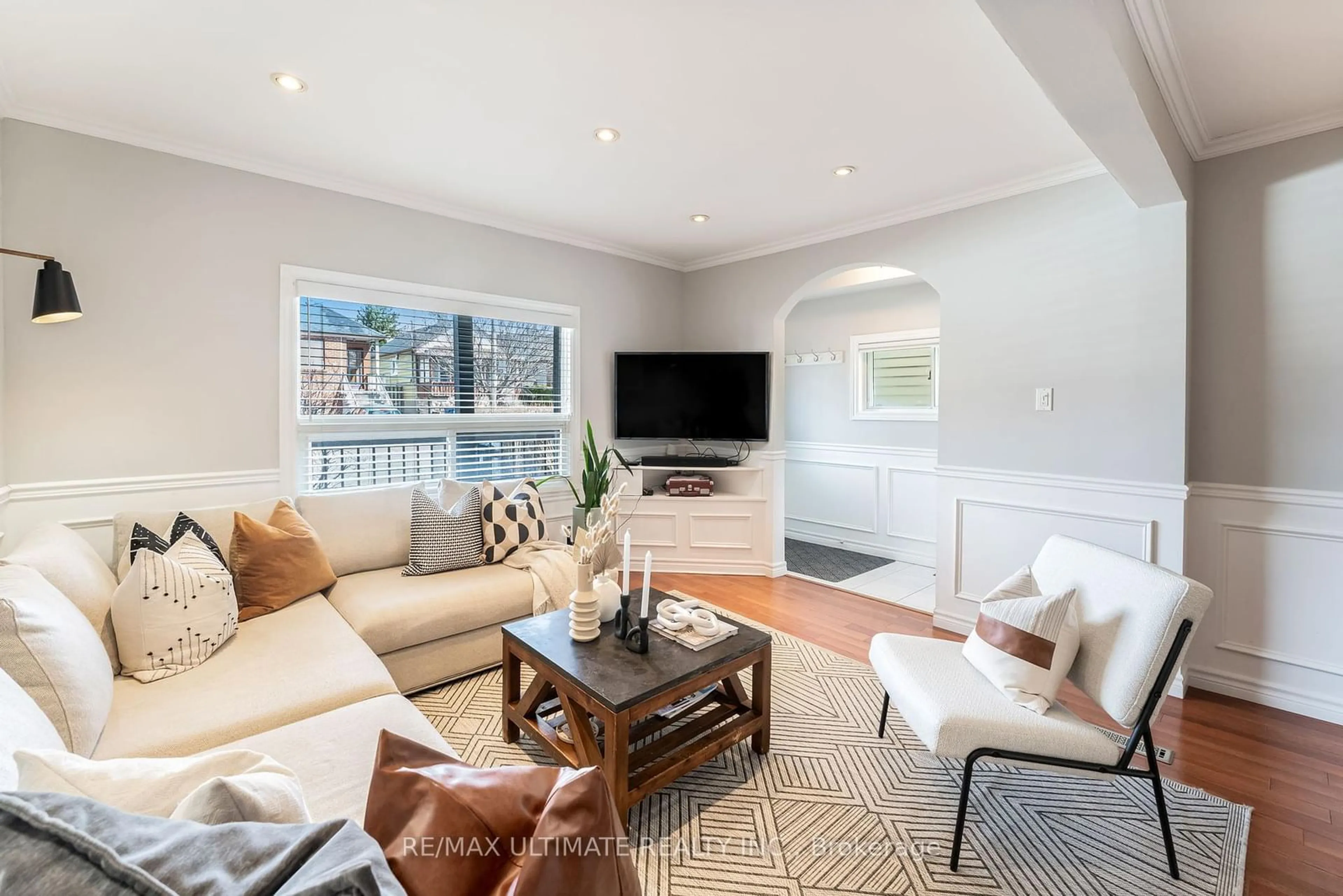Living room with furniture, unknown for 33 Seneca Ave, Toronto Ontario M6N 2G7