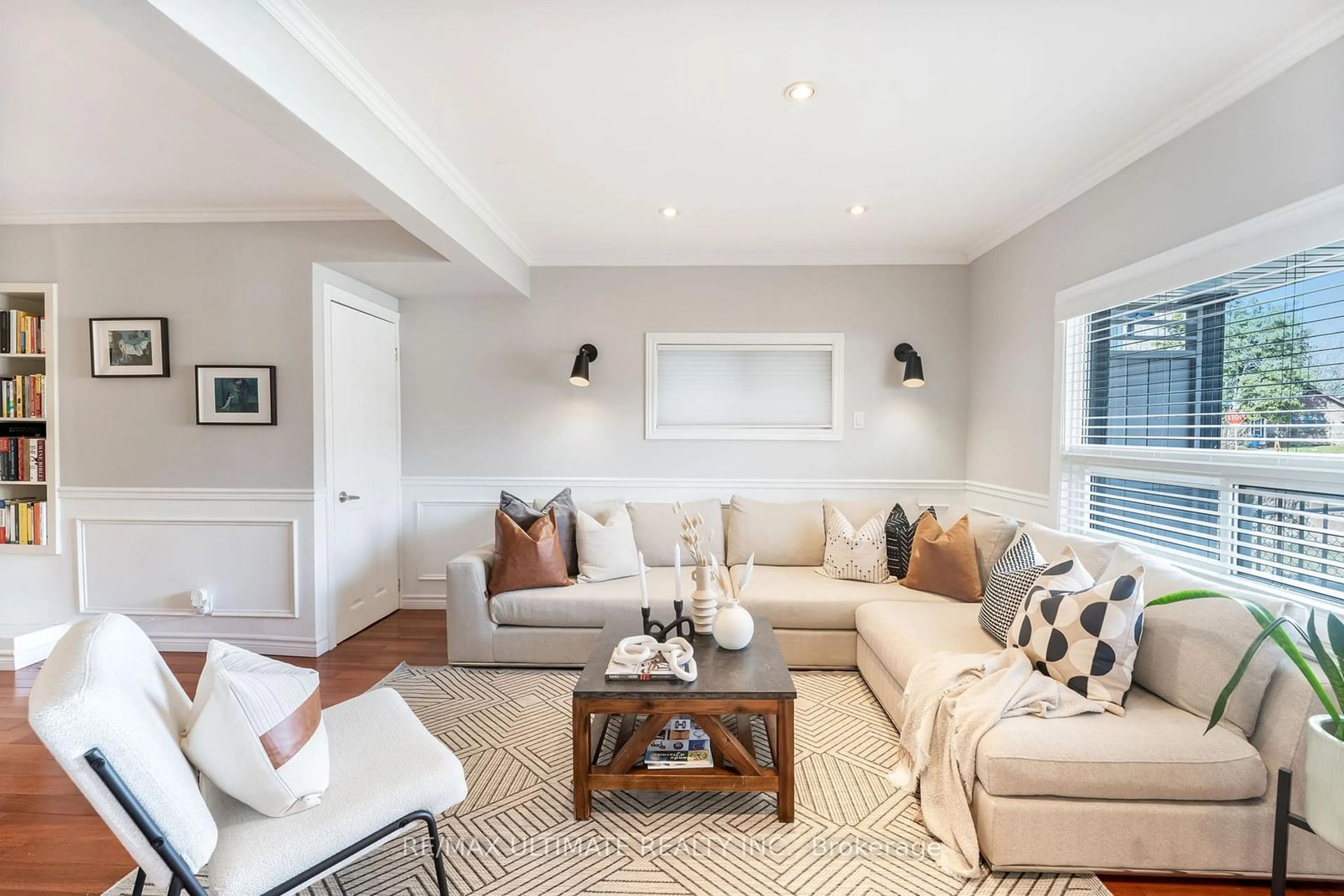 Living room with furniture, unknown for 33 Seneca Ave, Toronto Ontario M6N 2G7