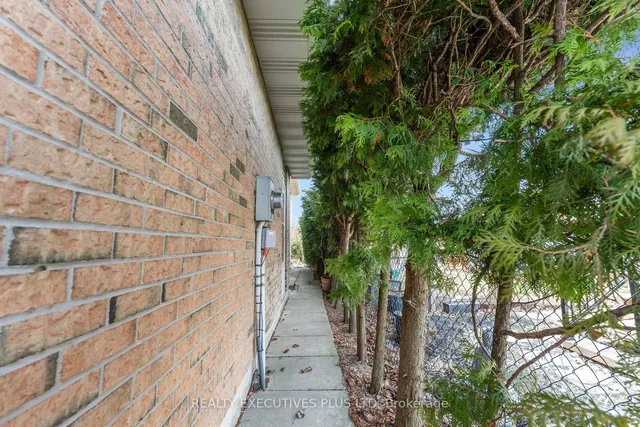 Additional image 4 of 60 Pluto Dr