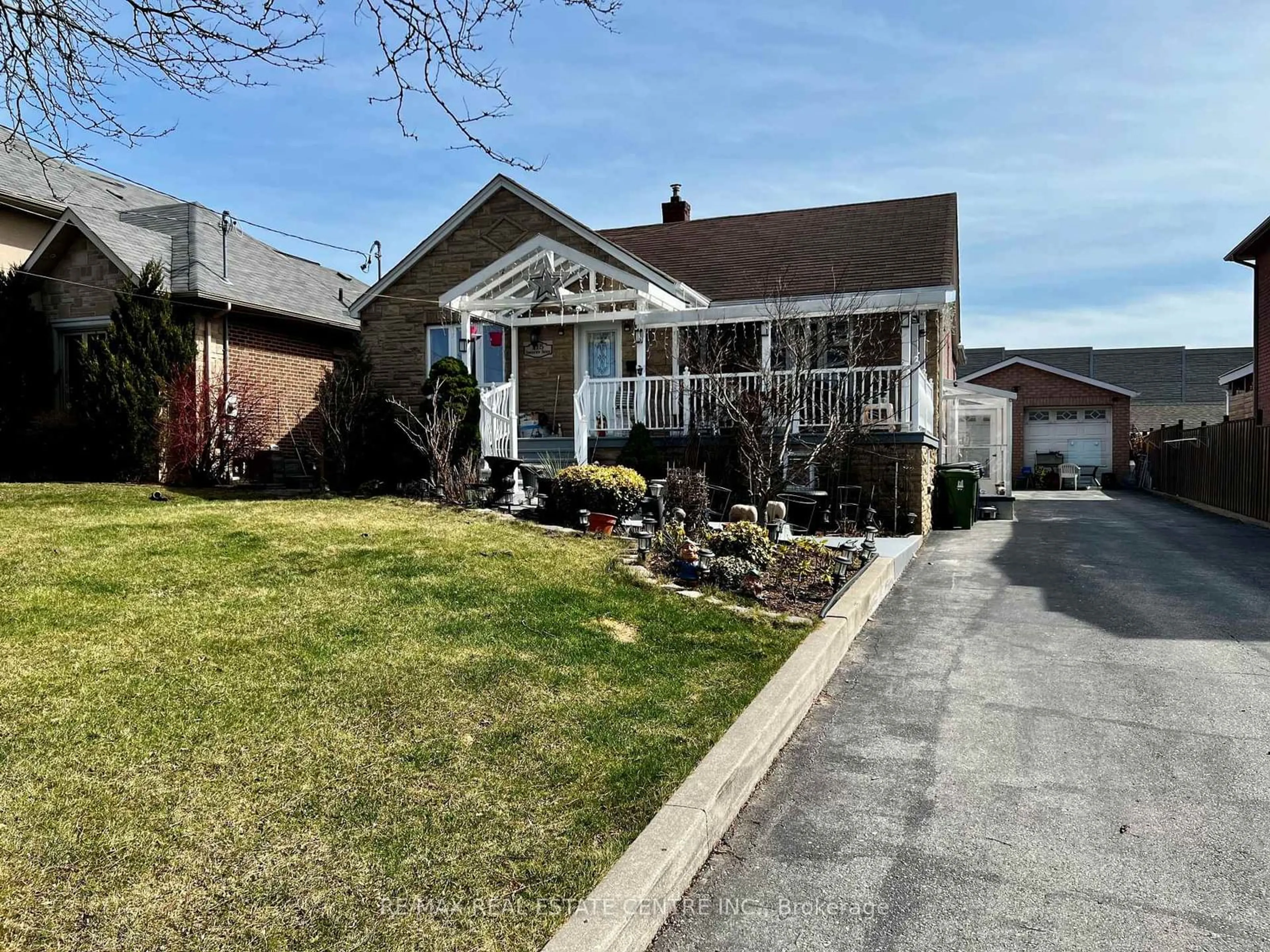 Unknown for 115 Downsview Ave, Toronto Ontario M3M 1E3