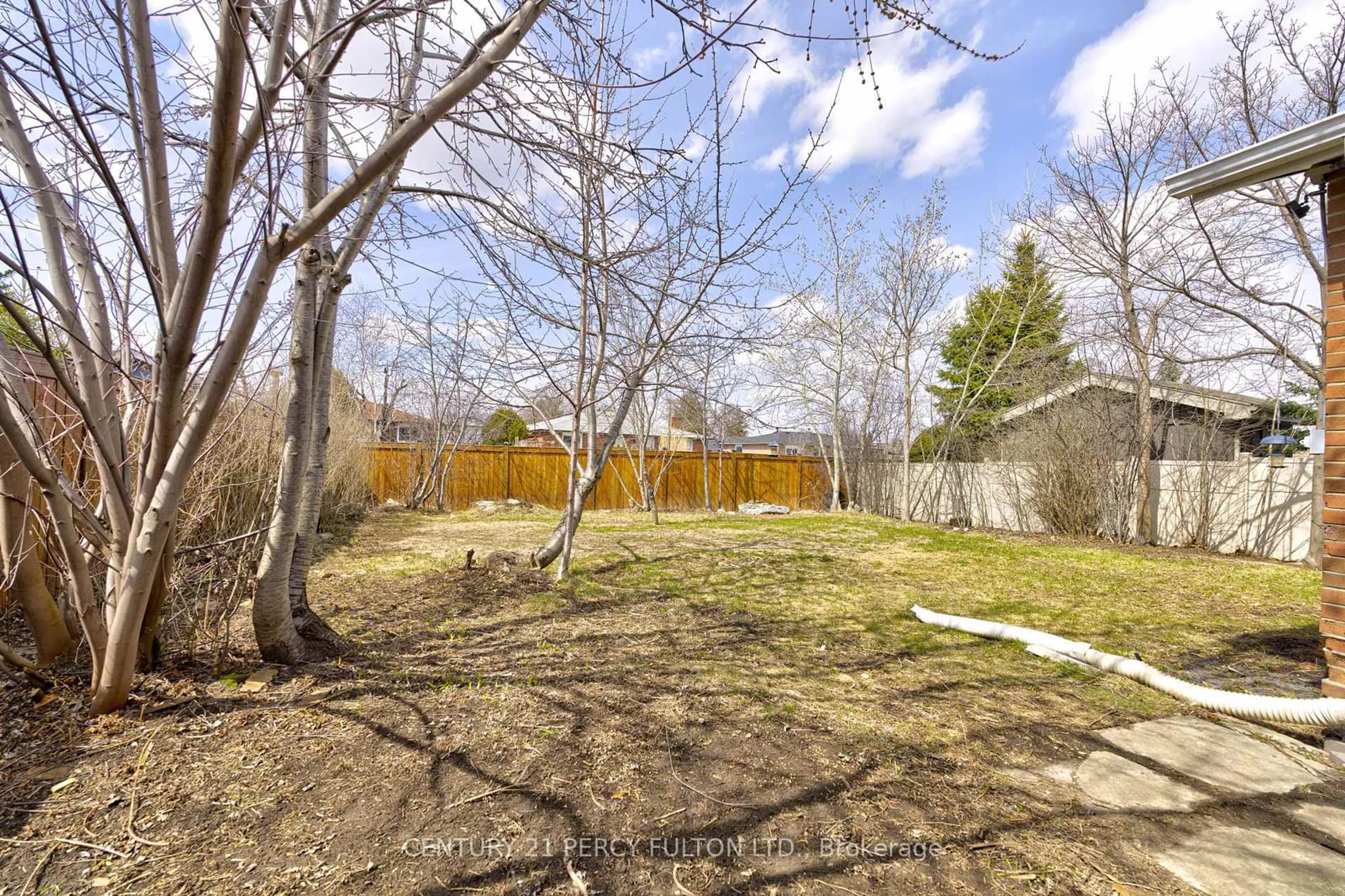Patio, forest/trees view for 52 Epsom Downs Dr, Brampton Ontario L6T 1Y8