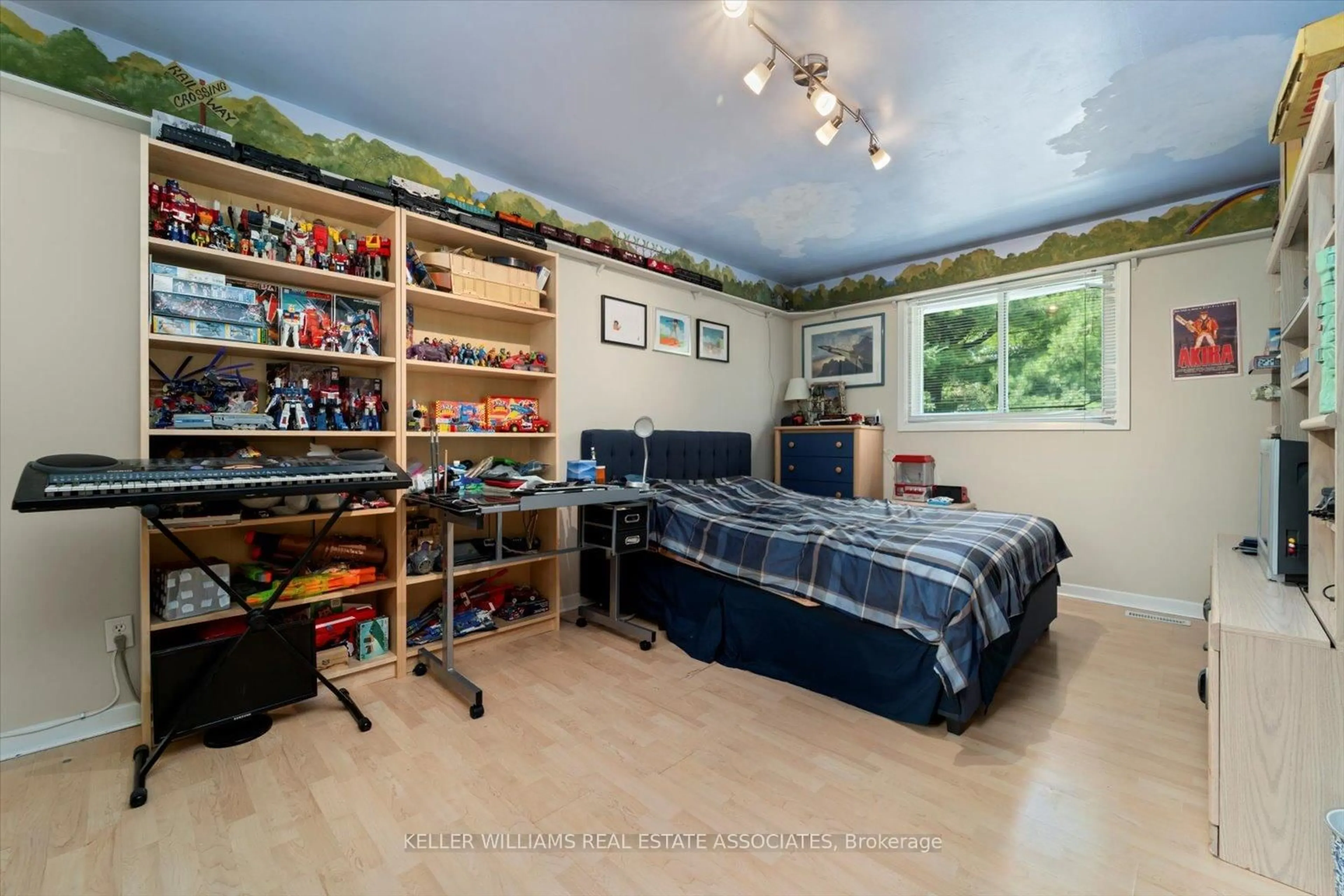 A pic of a room for 39 Maplewood Rd, Mississauga Ontario L5G 2M7