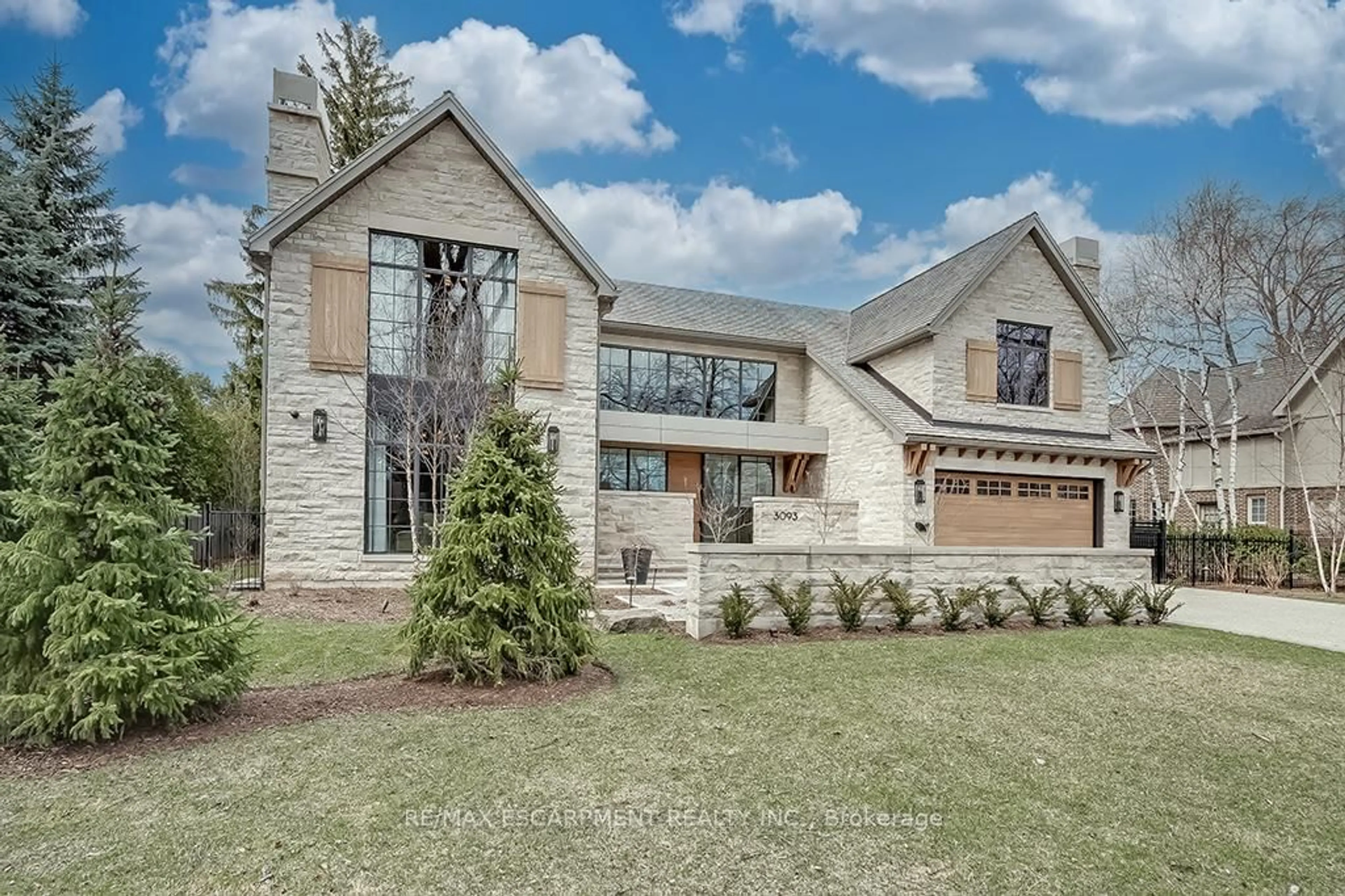 Home with brick exterior material, street for 3093 Princess Blvd, Burlington Ontario L7N 1G3