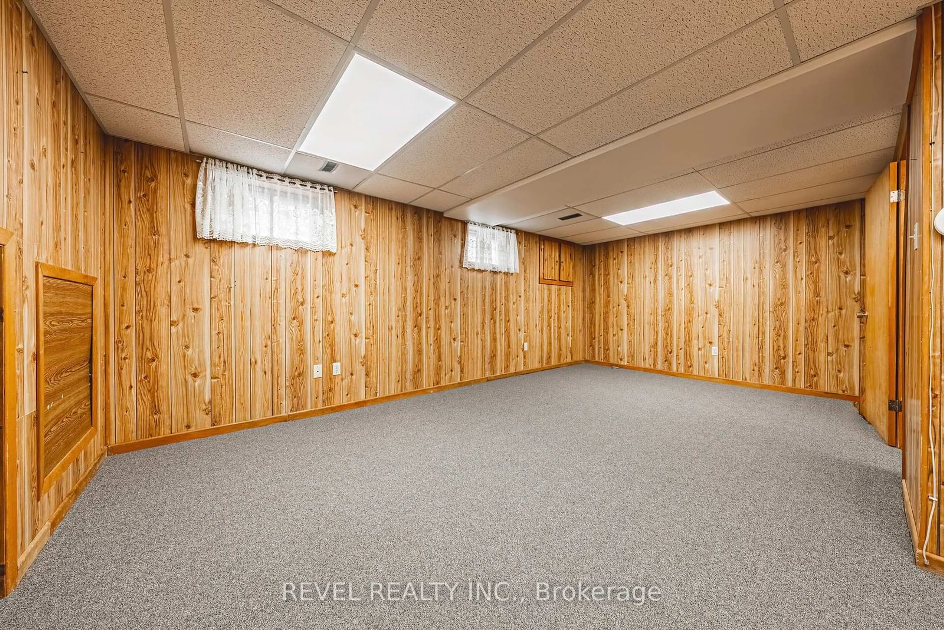 A pic of a room for 97 Rexway Dr, Halton Hills Ontario L7G 1R3