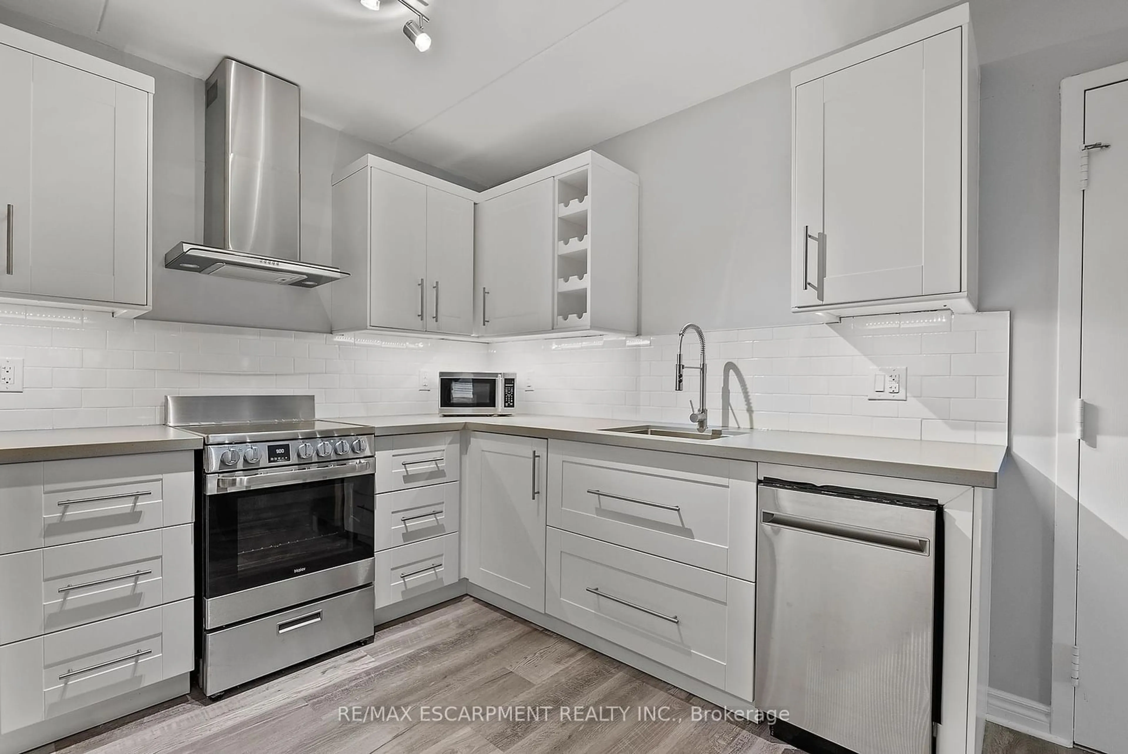 Standard kitchen, unknown for 1810 Walker's Line #204, Burlington Ontario L7M 4V3