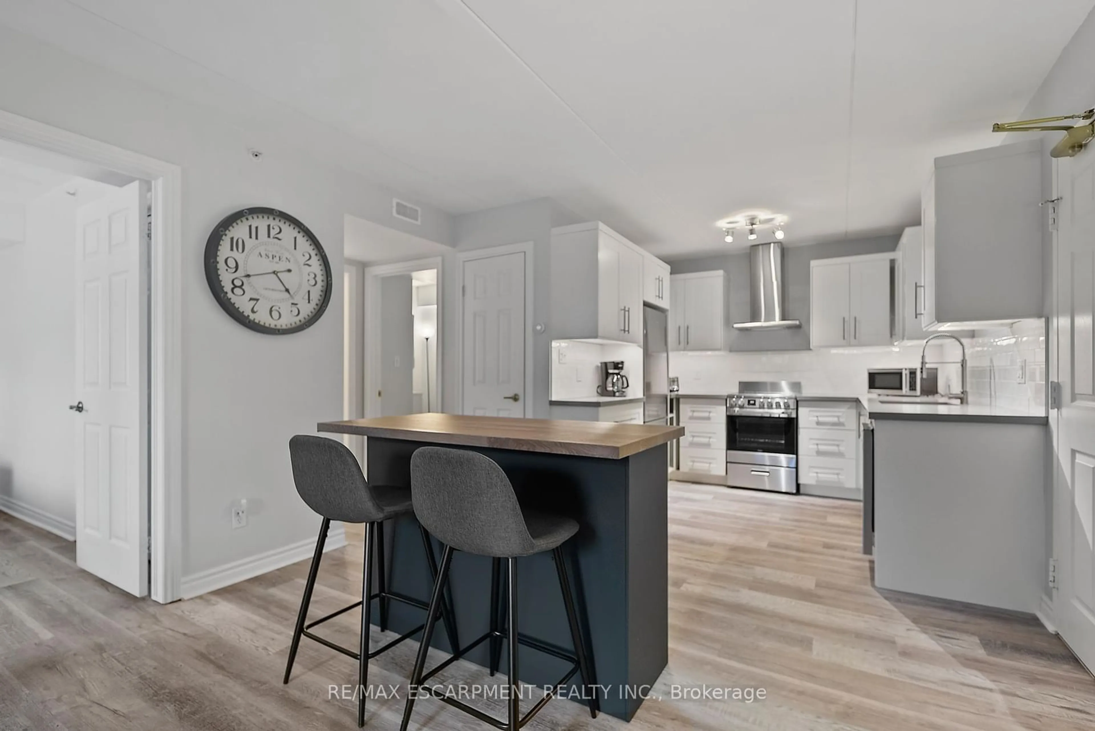 Open concept kitchen, unknown for 1810 Walker's Line #204, Burlington Ontario L7M 4V3