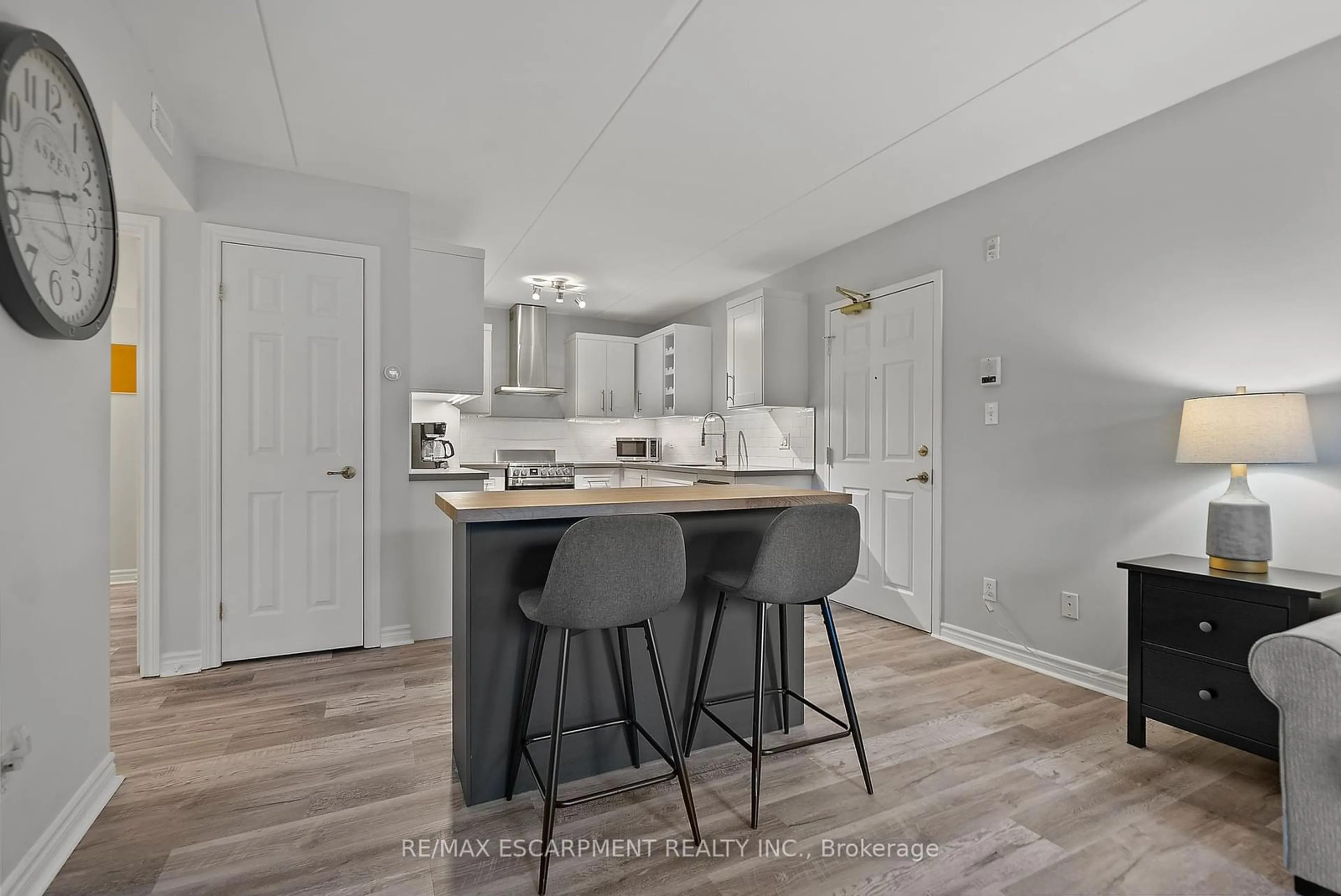 Open concept kitchen, unknown for 1810 Walker's Line #204, Burlington Ontario L7M 4V3