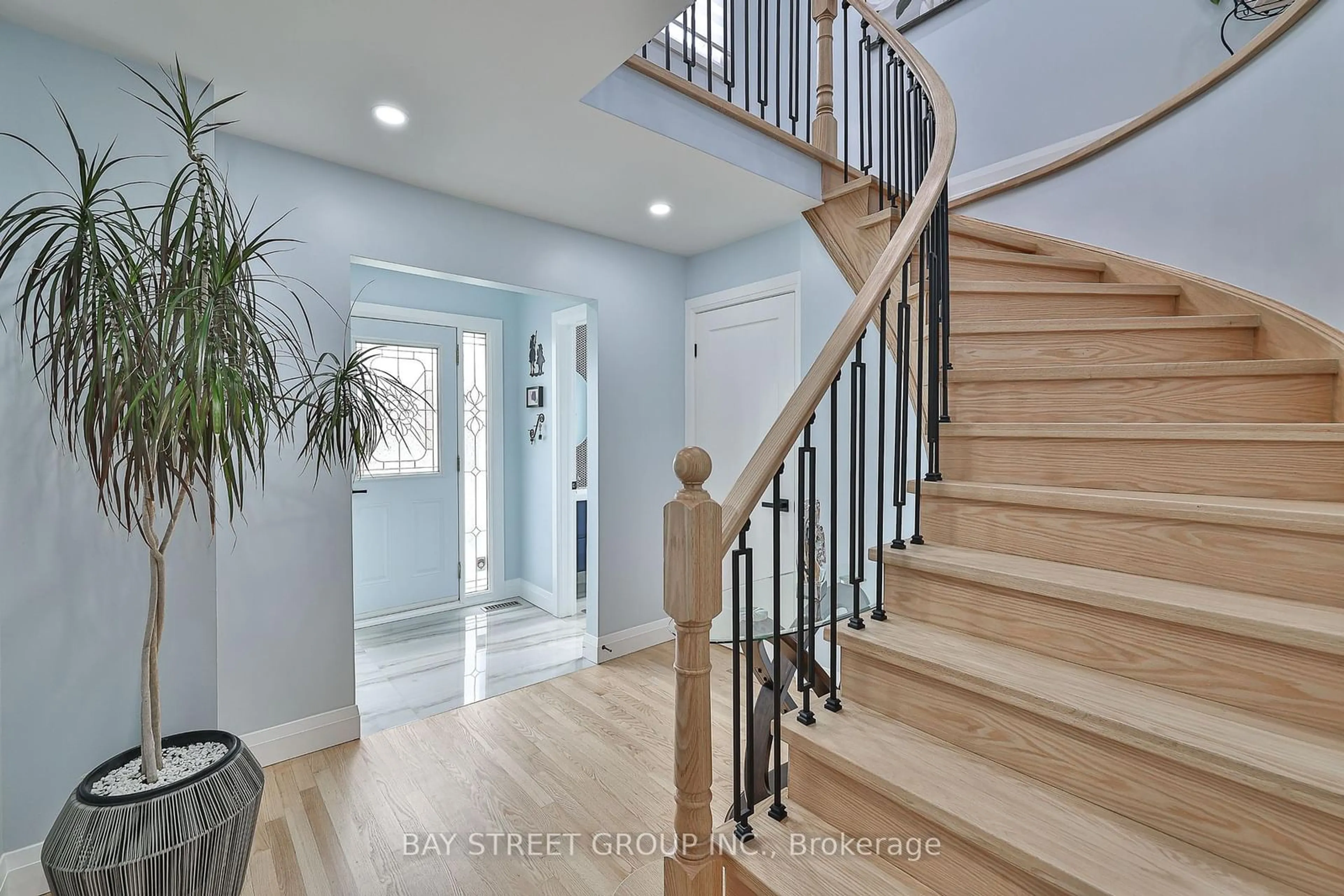 Stairs for 4277 Torino Cres, Mississauga Ontario L4W 3T4
