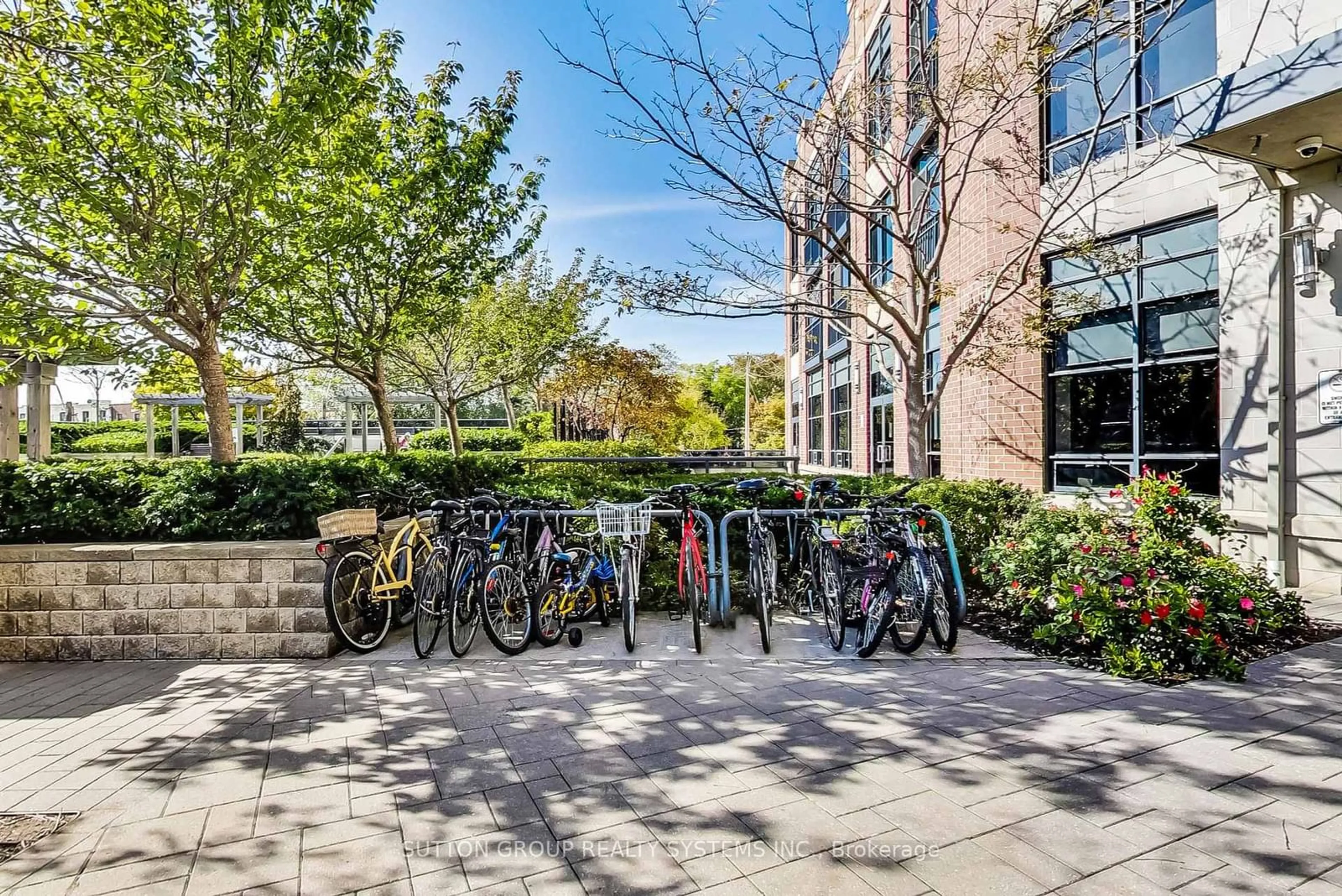 Patio, street for 60 Heintzman St #728, Toronto Ontario M6P 5A1