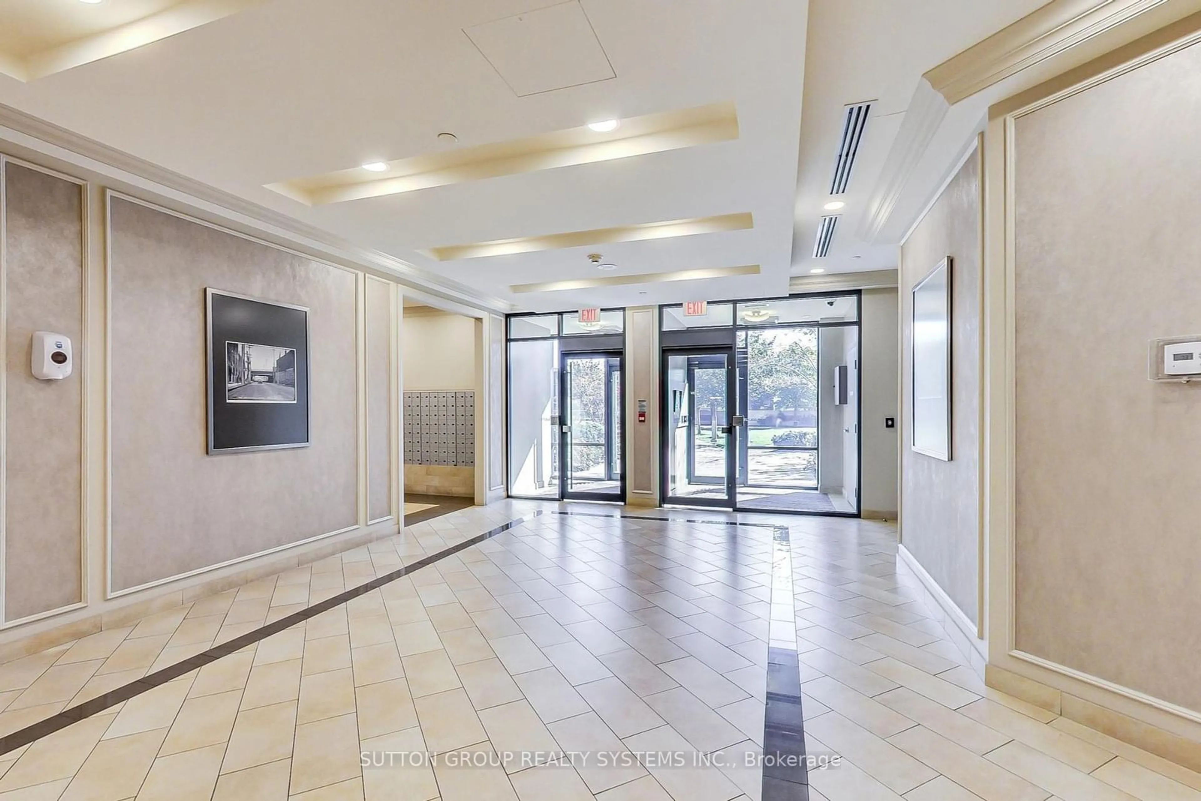 Indoor foyer for 60 Heintzman St #728, Toronto Ontario M6P 5A1