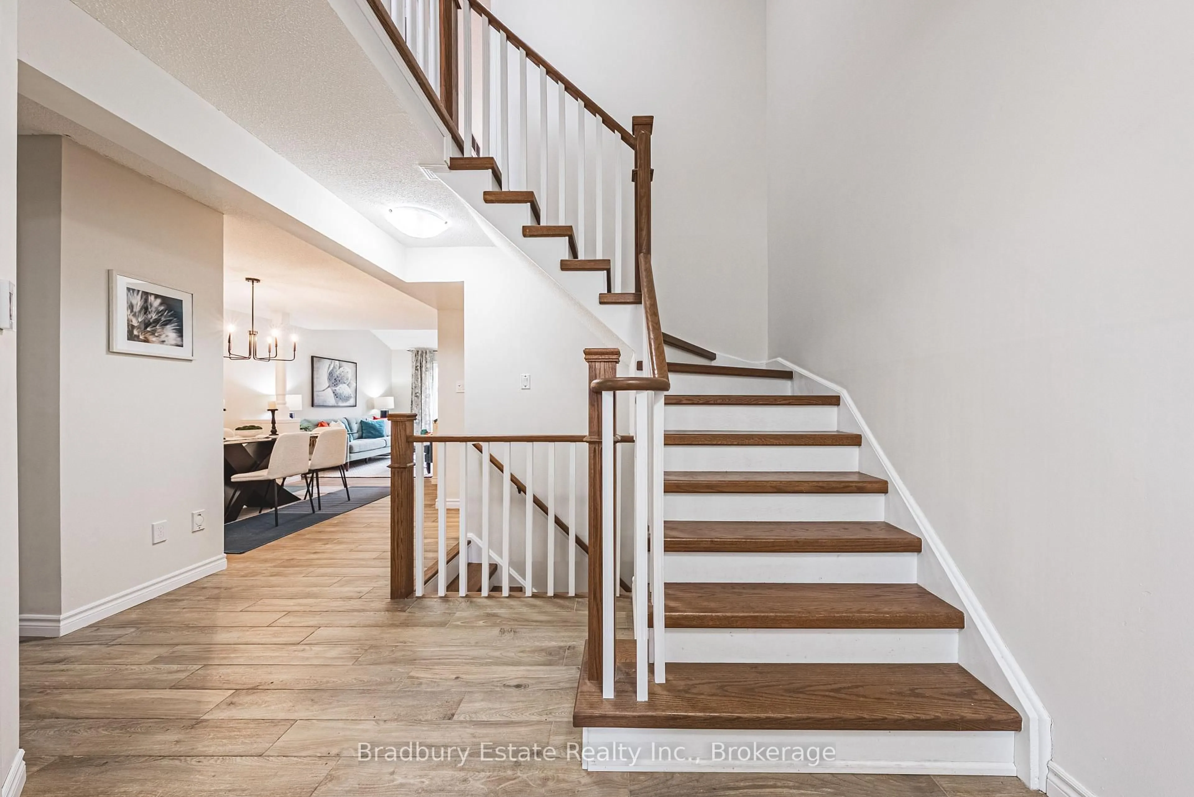 Stairs for 2738 Lindholm Cres, Mississauga Ontario L5M 4S4