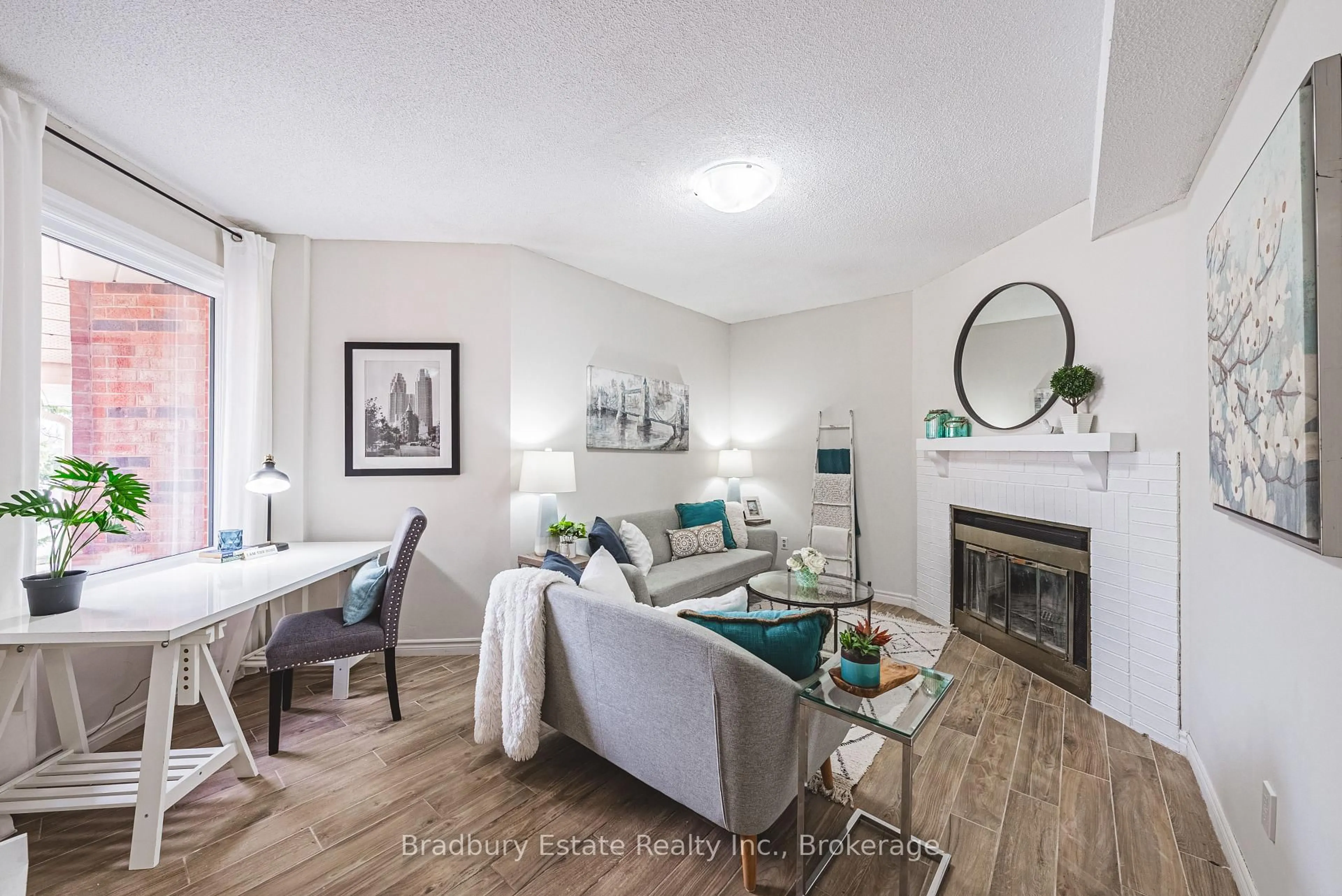 Living room with furniture, wood/laminate floor for 2738 Lindholm Cres, Mississauga Ontario L5M 4S4