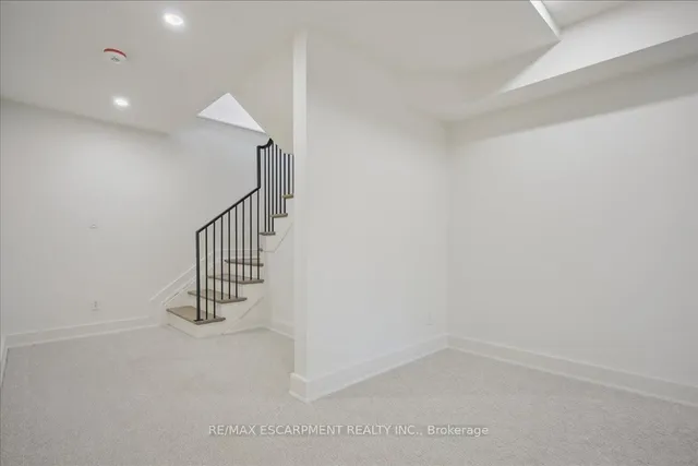 Additional property image - 2187 Lakeshore Rd