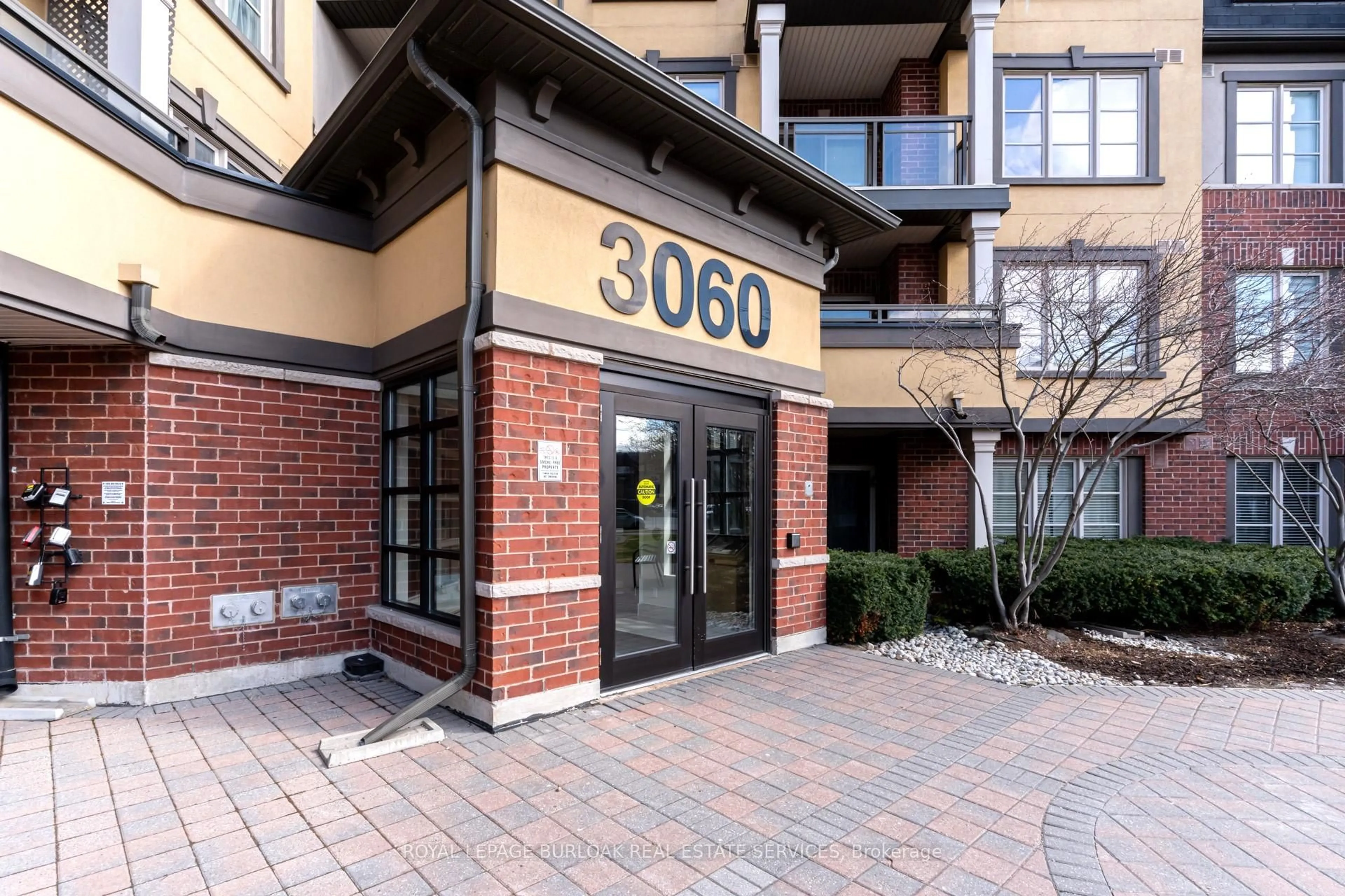 Indoor foyer for 3060 Rotary Way #311, Burlington Ontario L7M 0G9