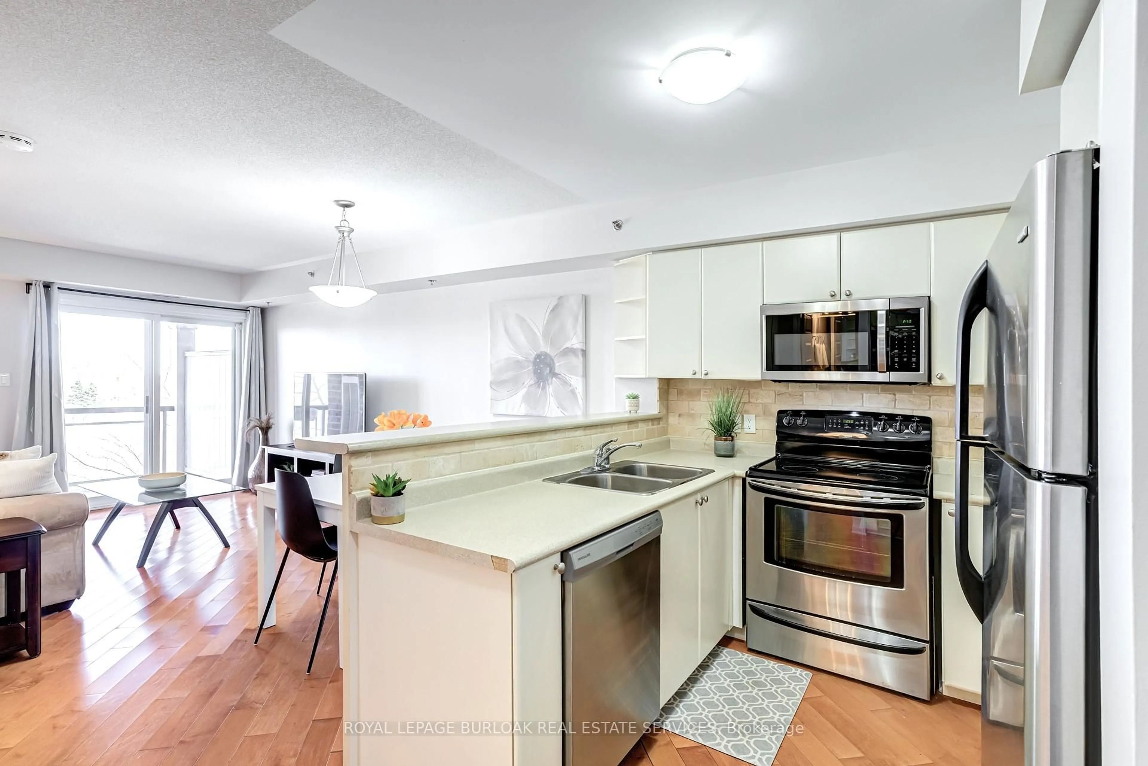 Open concept kitchen, unknown for 3060 Rotary Way #311, Burlington Ontario L7M 0G9