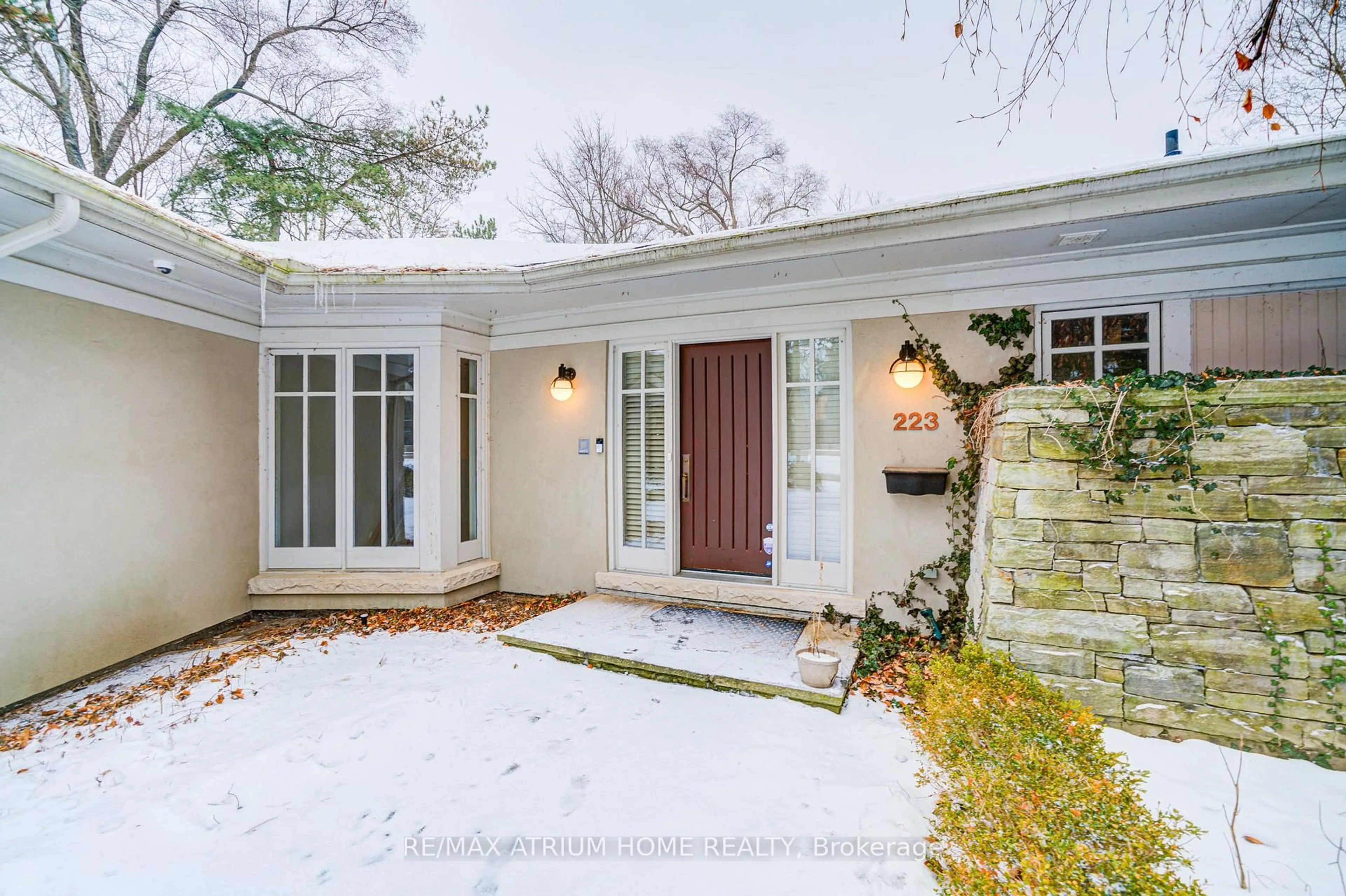 Unknown for 223 Trelawn Ave, Oakville Ontario L6J 4R3