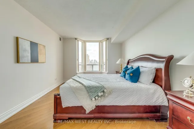 Additional property image - 2088 Lawrence Ave Unit 710