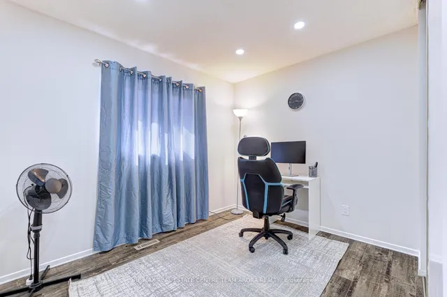Additional image 13 of 10 Menoke Crt
