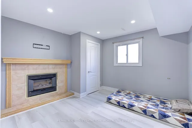 Additional image 7 of 10 Menoke Crt