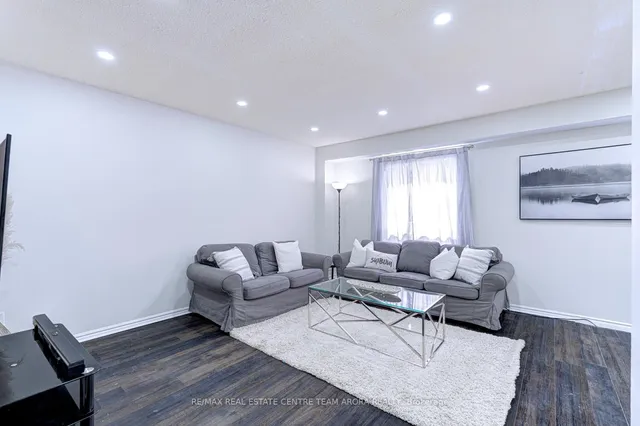 Additional image 27 of 10 Menoke Crt
