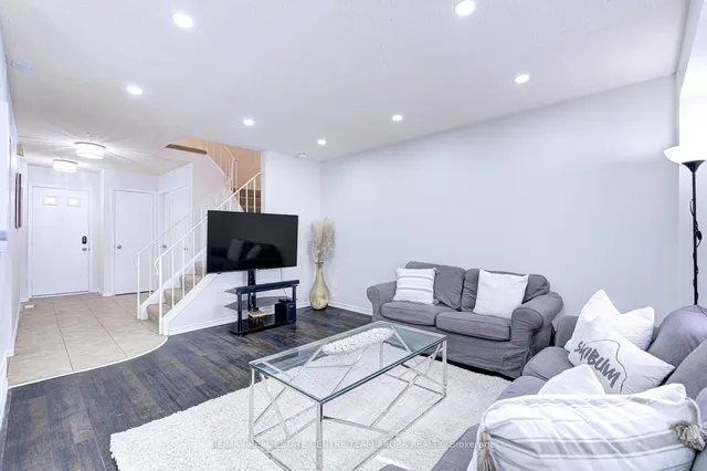 Additional image 25 of 10 Menoke Crt