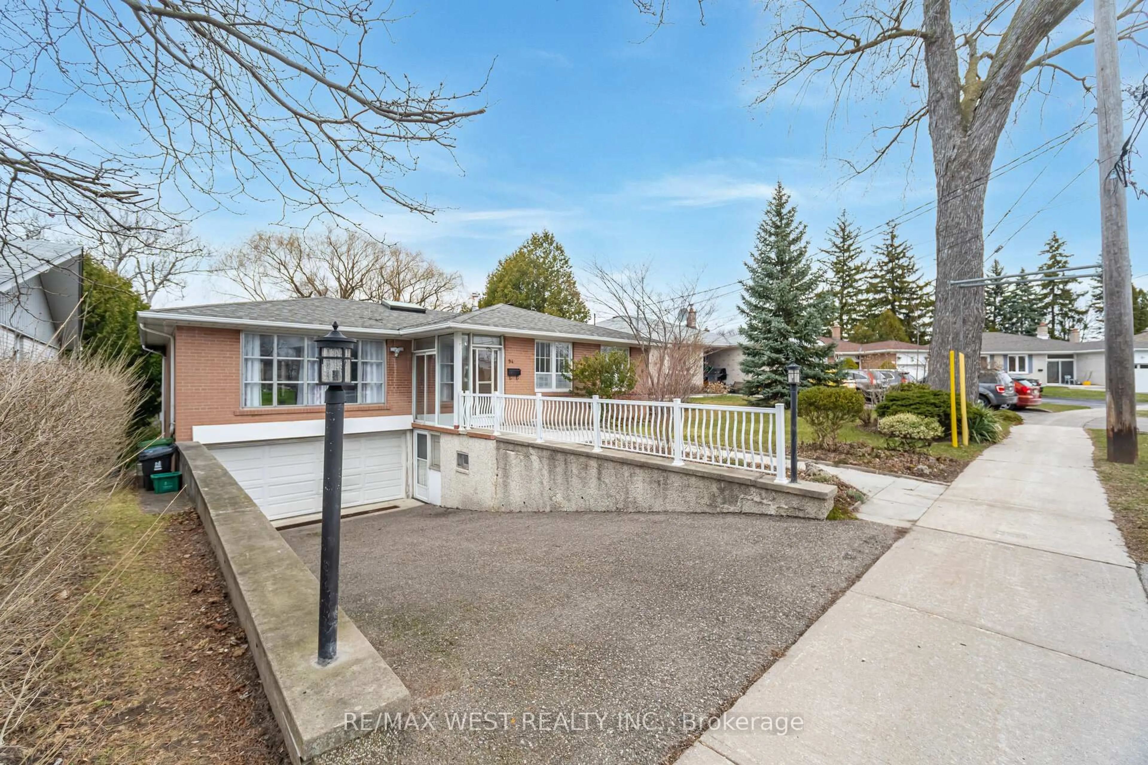 A pic from outside/outdoor area/front of a property/back of a property/a pic from drone, street for 94 Windhill Cres, Toronto Ontario M9M 1Y4