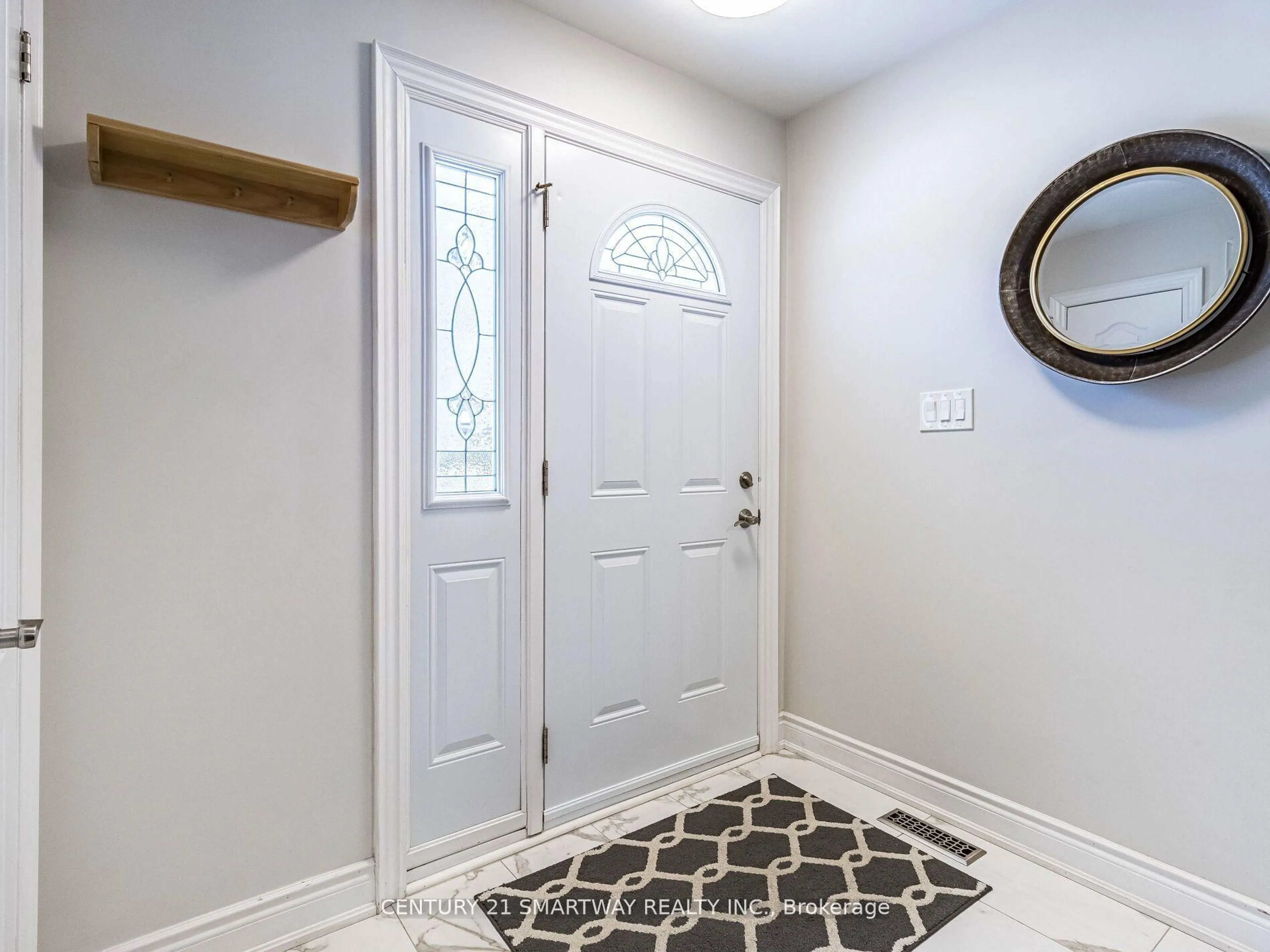 Indoor entryway for 10 Governor Grove Cres, Brampton Ontario L6Y 1A6
