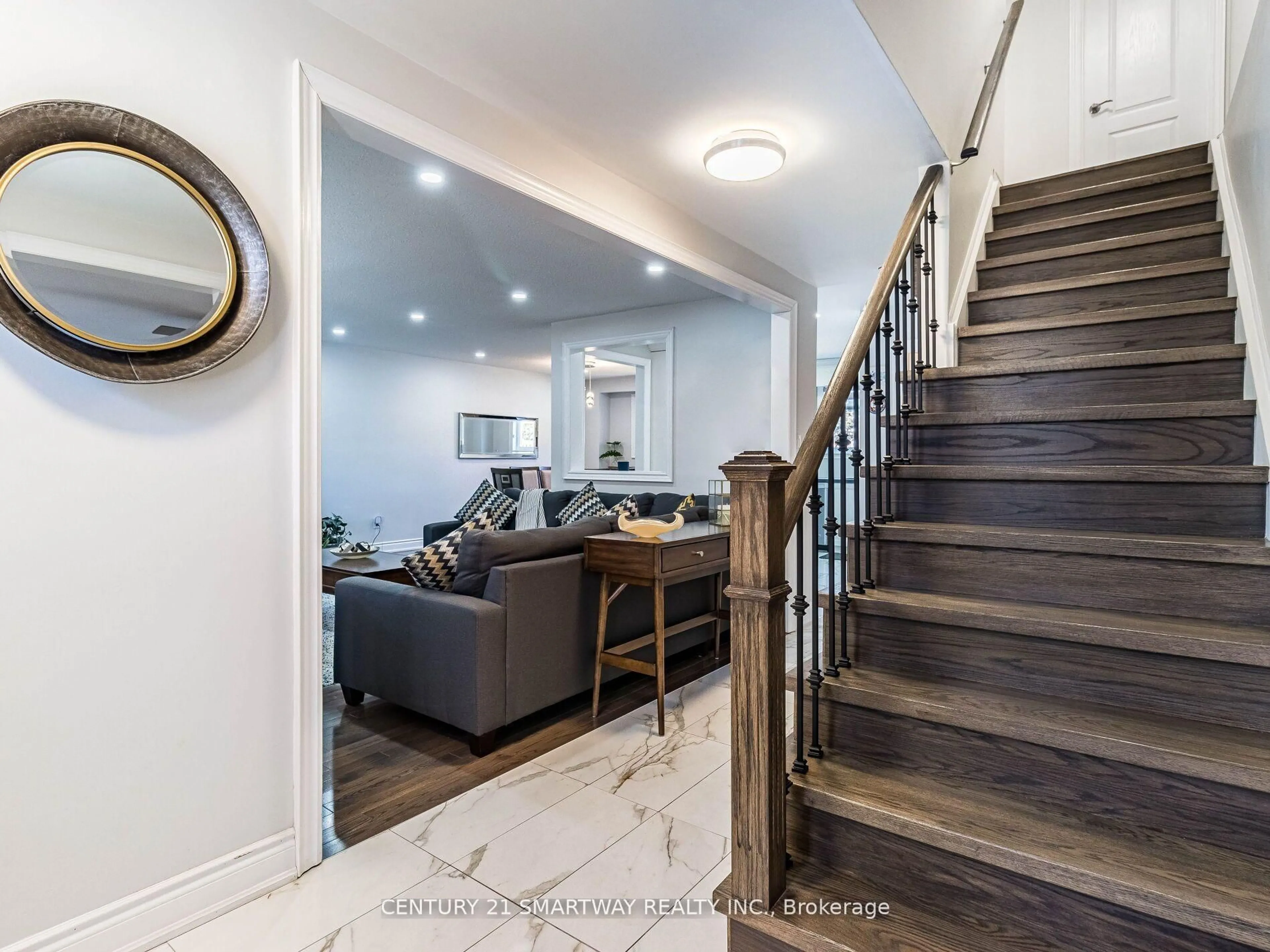 Indoor entryway for 10 Governor Grove Cres, Brampton Ontario L6Y 1A6
