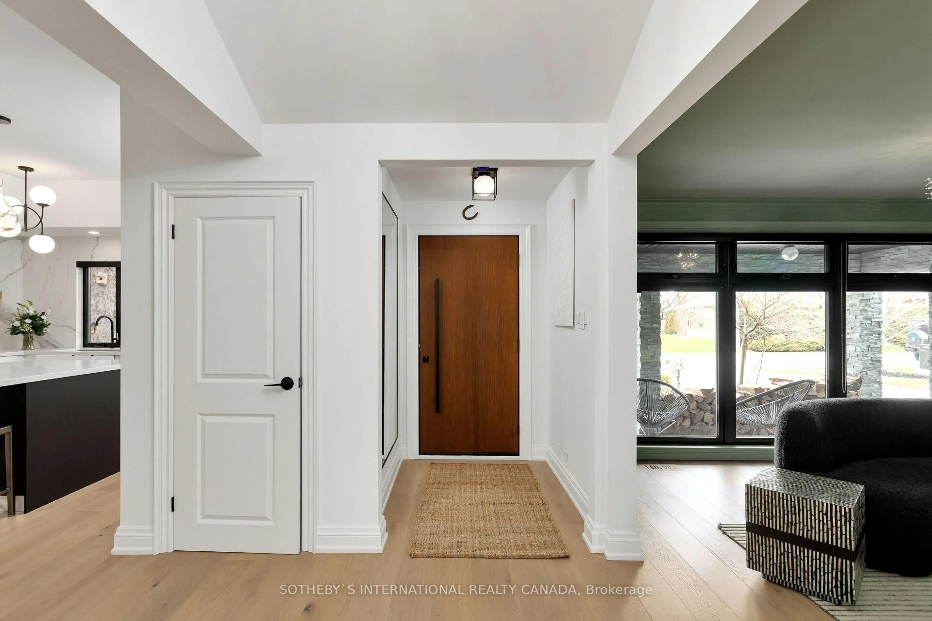 Indoor entryway for 15 Ravensbourne Cres, Toronto Ontario M9A 2A7
