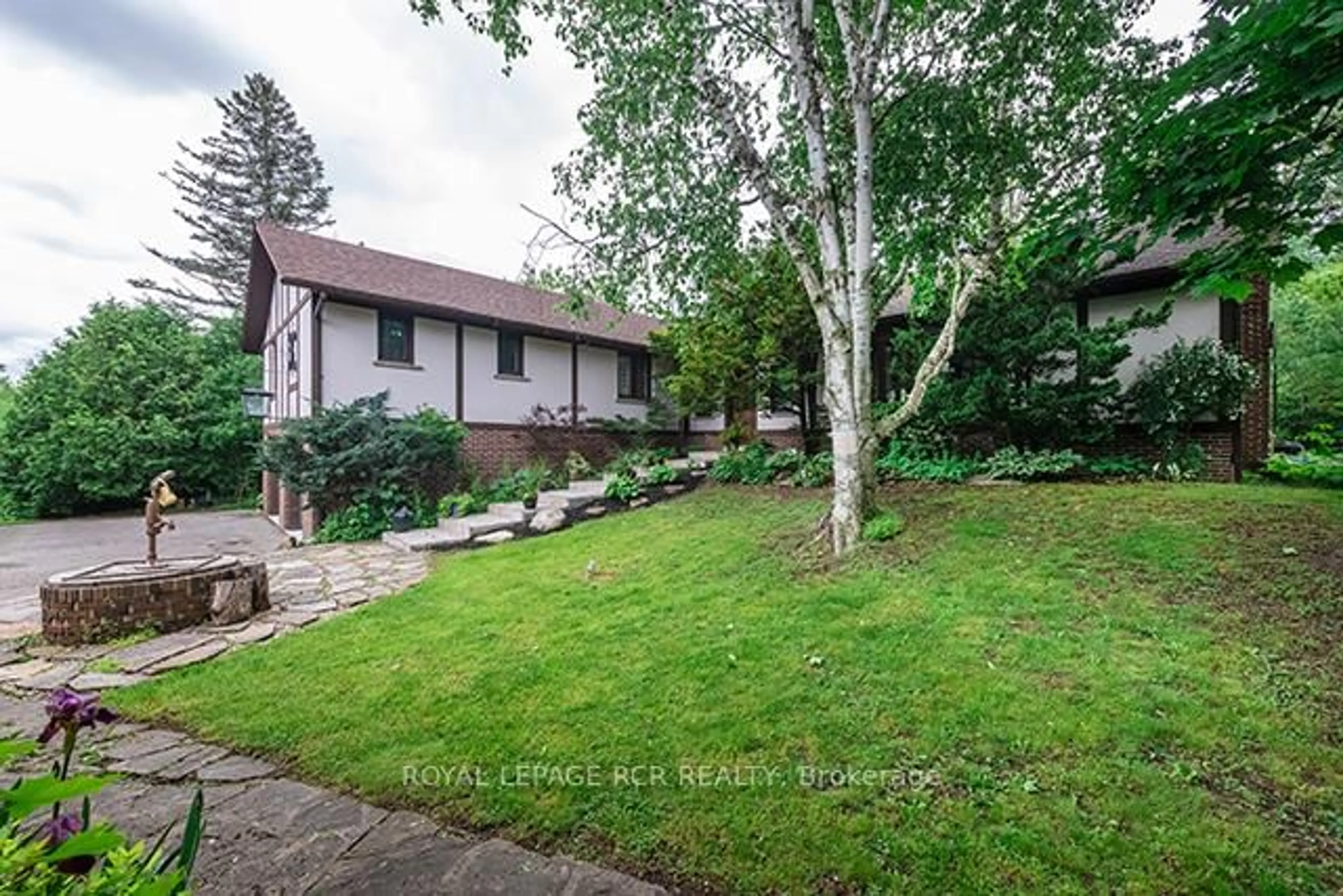 Patio, unknown for 14902 Mount Pleasant Rd, Caledon Ontario L7E 3M3