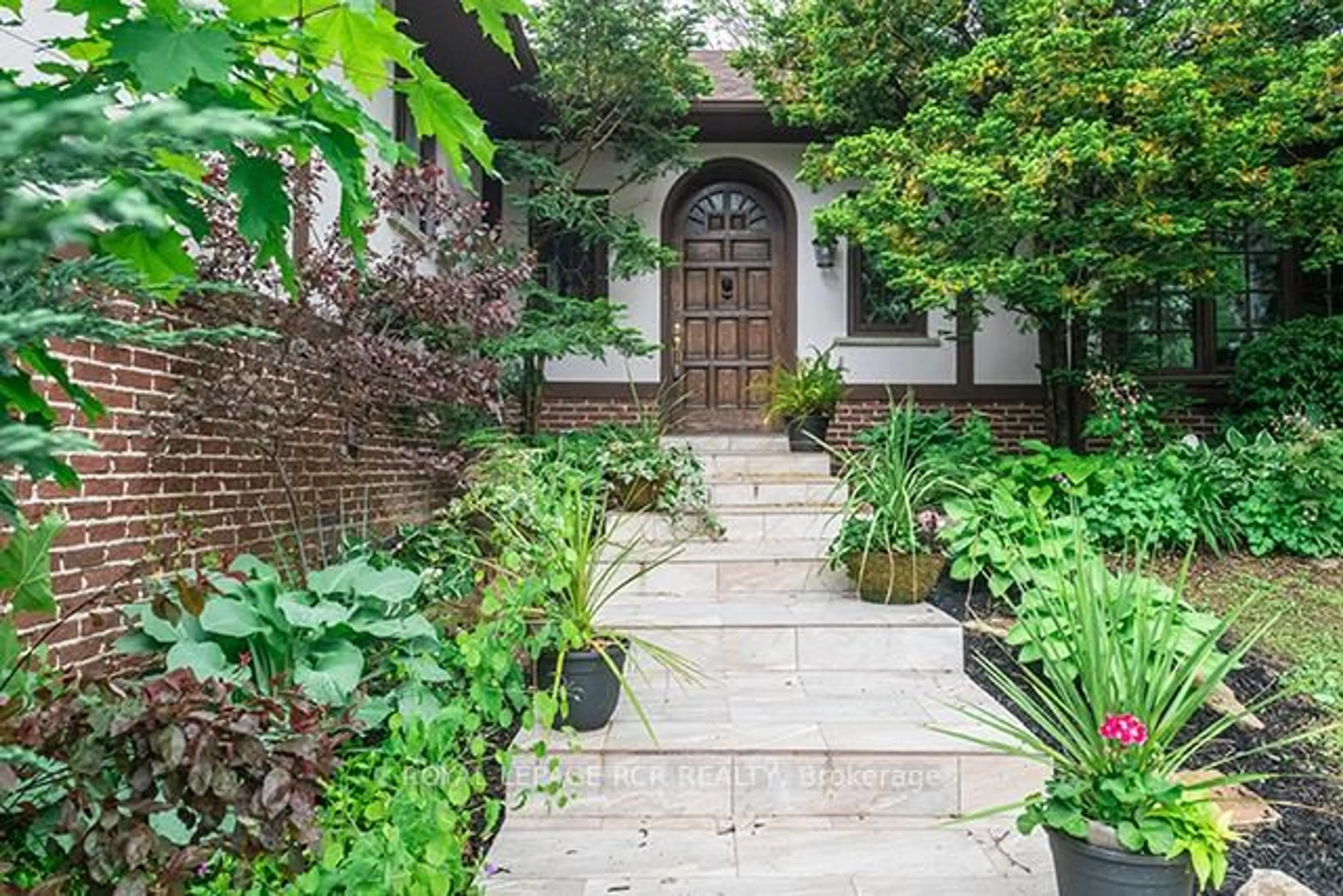 Patio, street for 14902 Mount Pleasant Rd, Caledon Ontario L7E 3M3