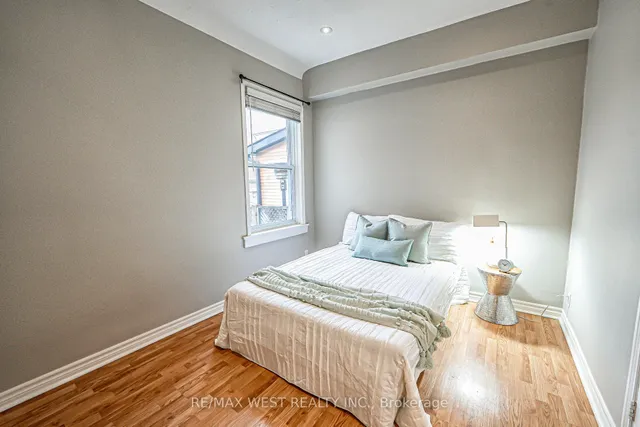 Additional property image - 712 Gladstone Ave