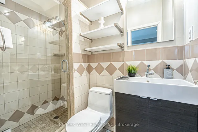 Additional property image - 712 Gladstone Ave