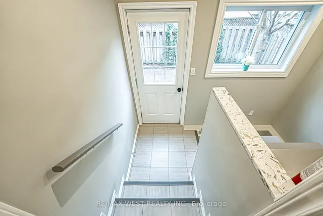 Additional property image - 712 Gladstone Ave